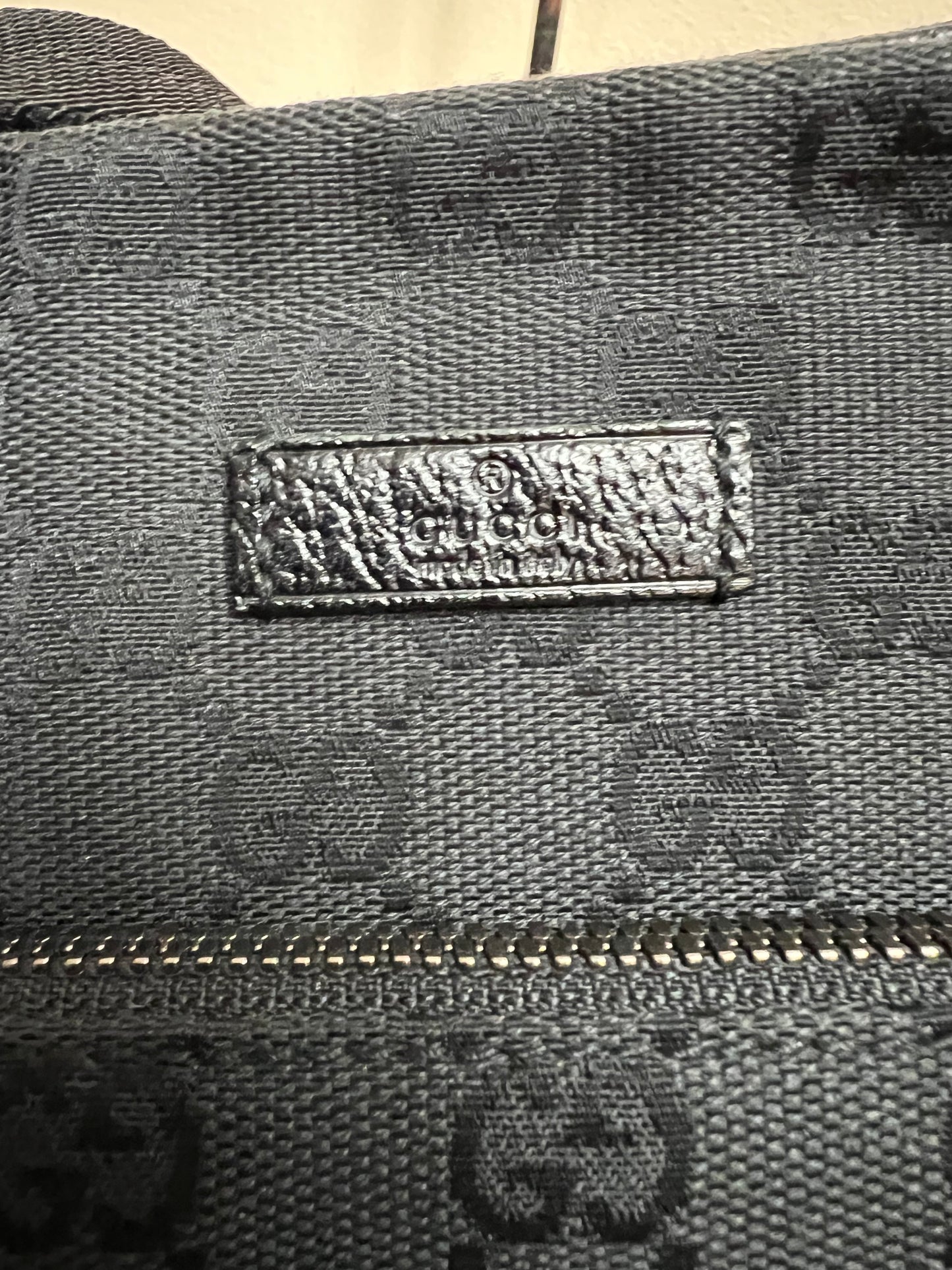 G _ G CROSSBODY BLACK
