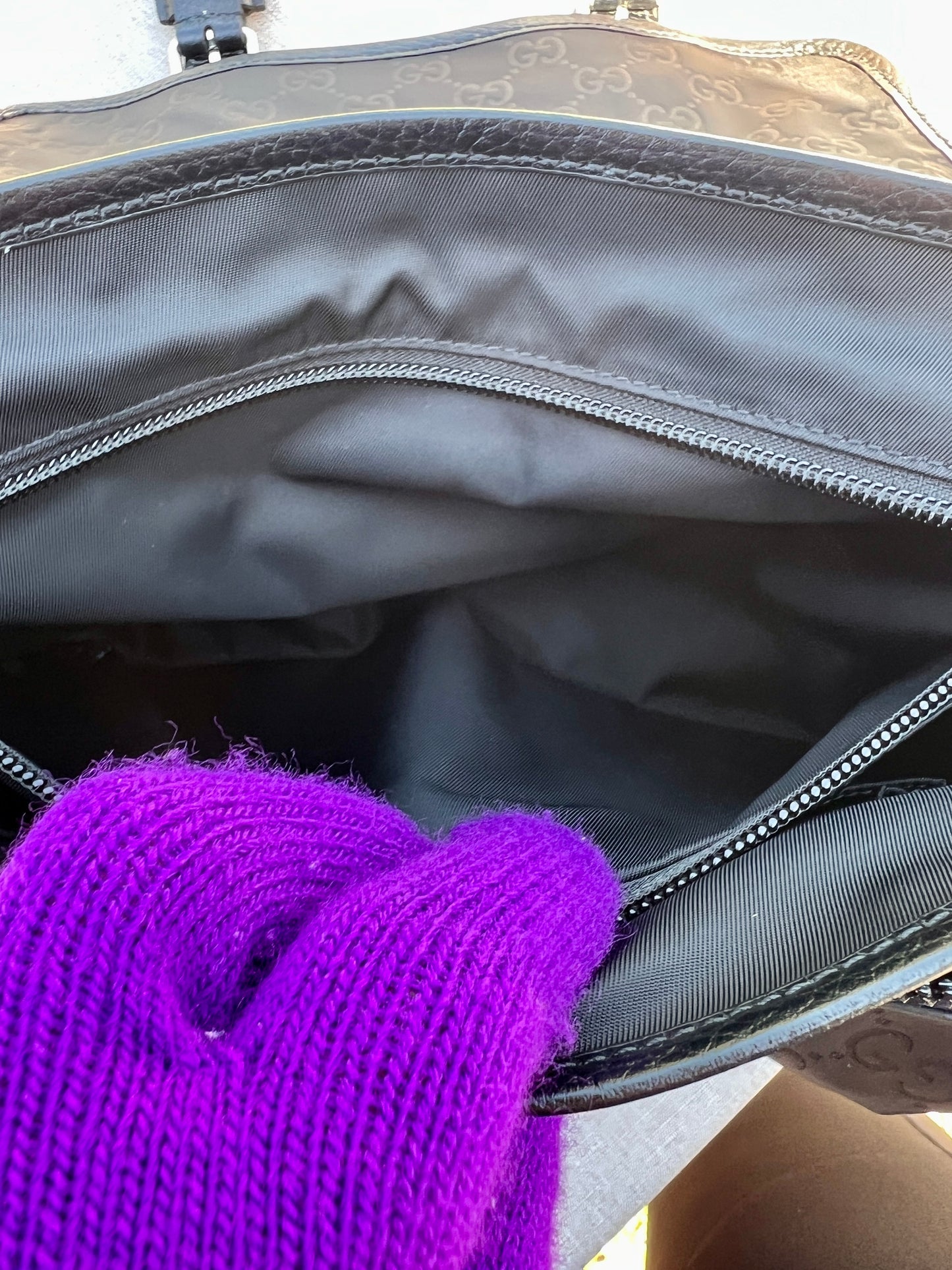 MESSENGER BAG BLACK