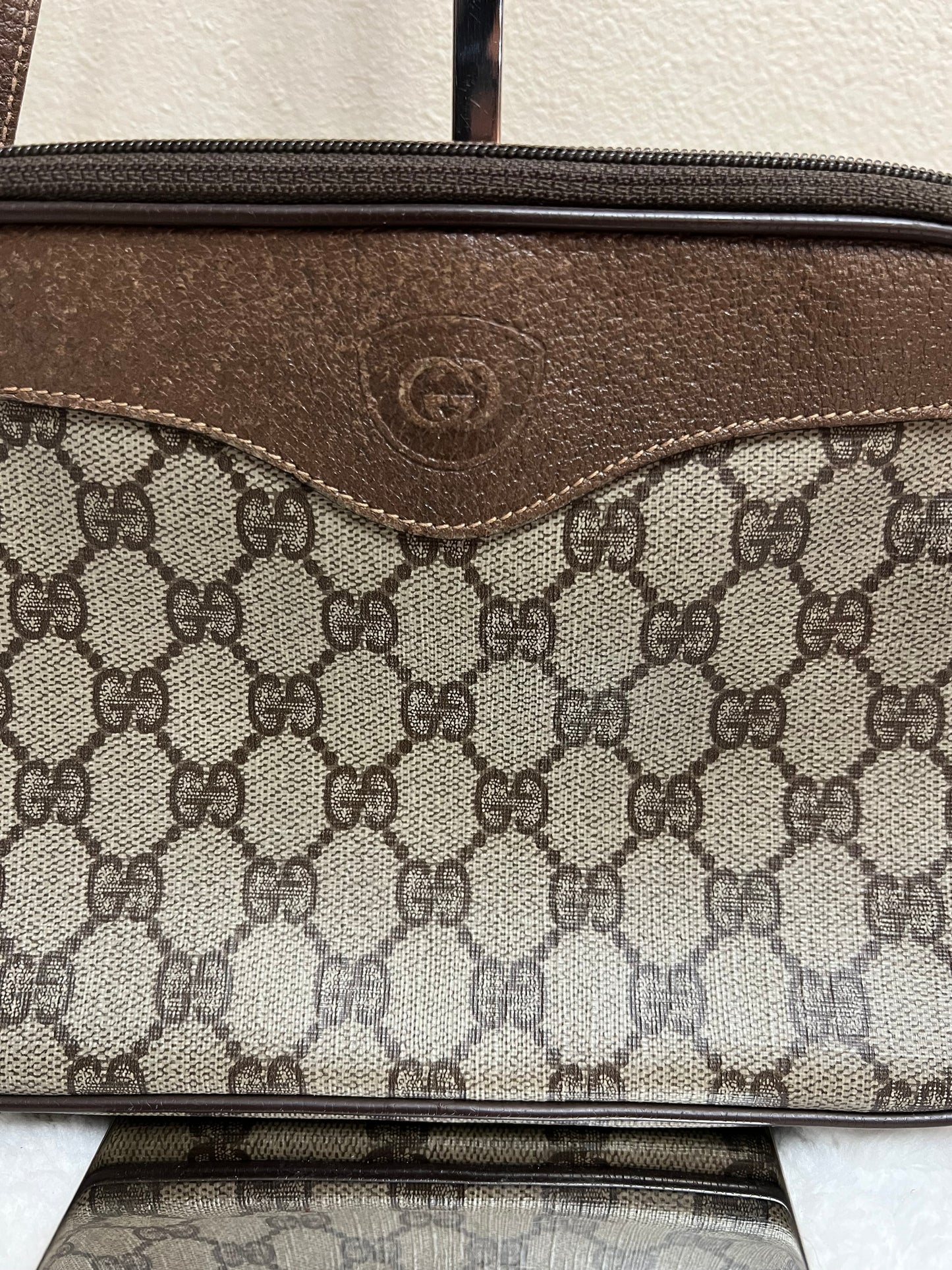 SUPREME CROSSBODY