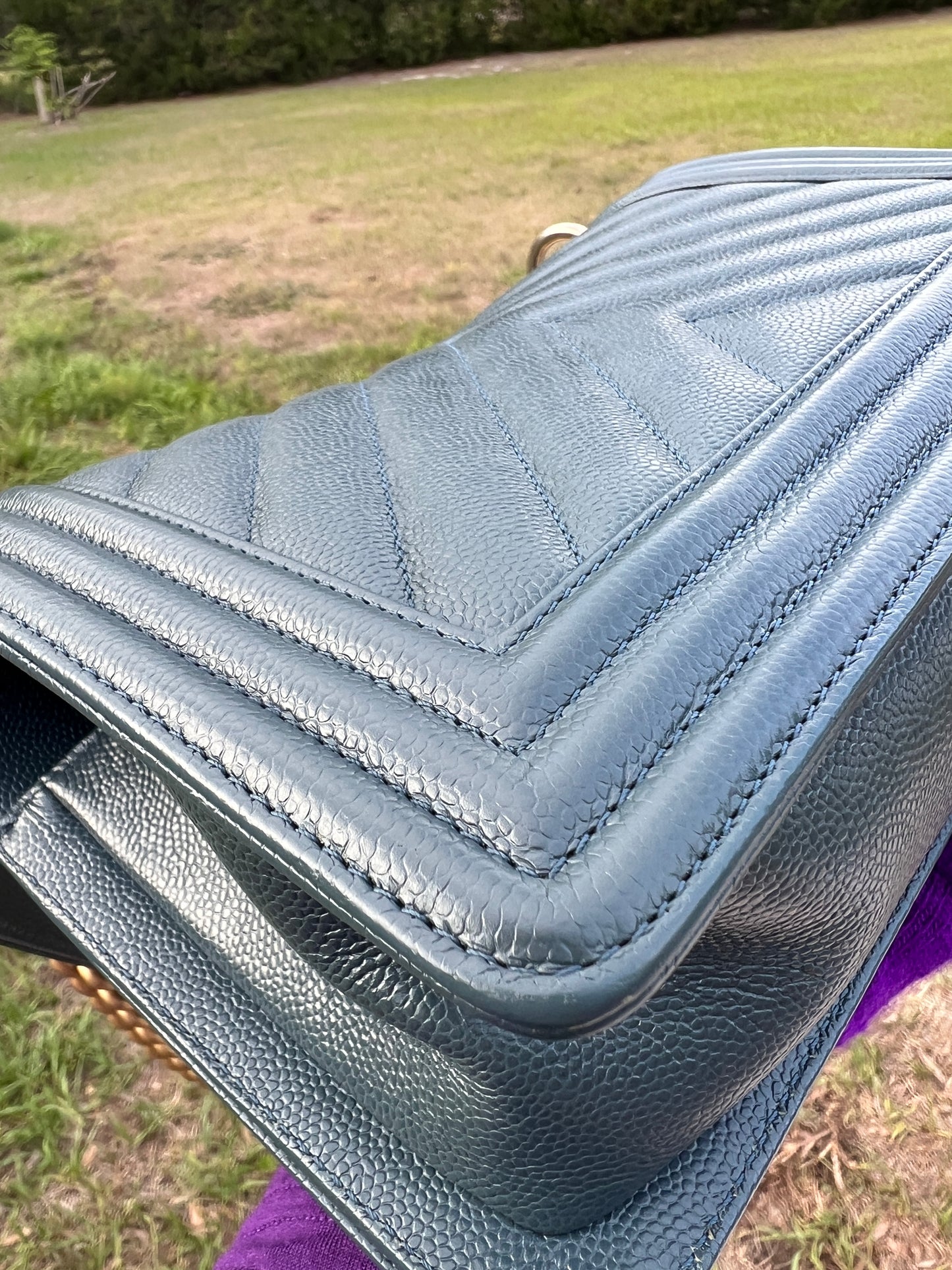 BOY FLAP CAVIAR MEDIUM