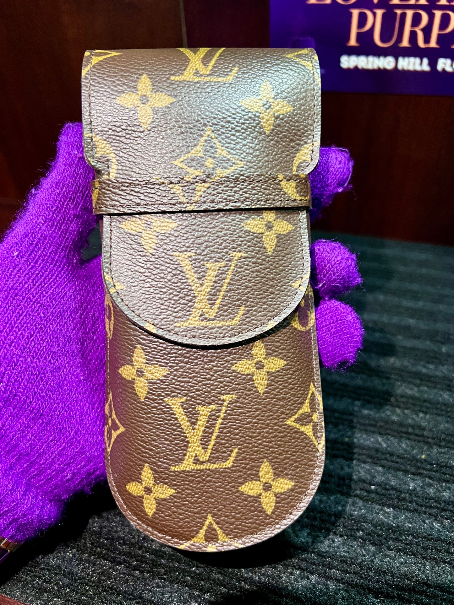 SUNGLASSES CASE HOLDER MONO
