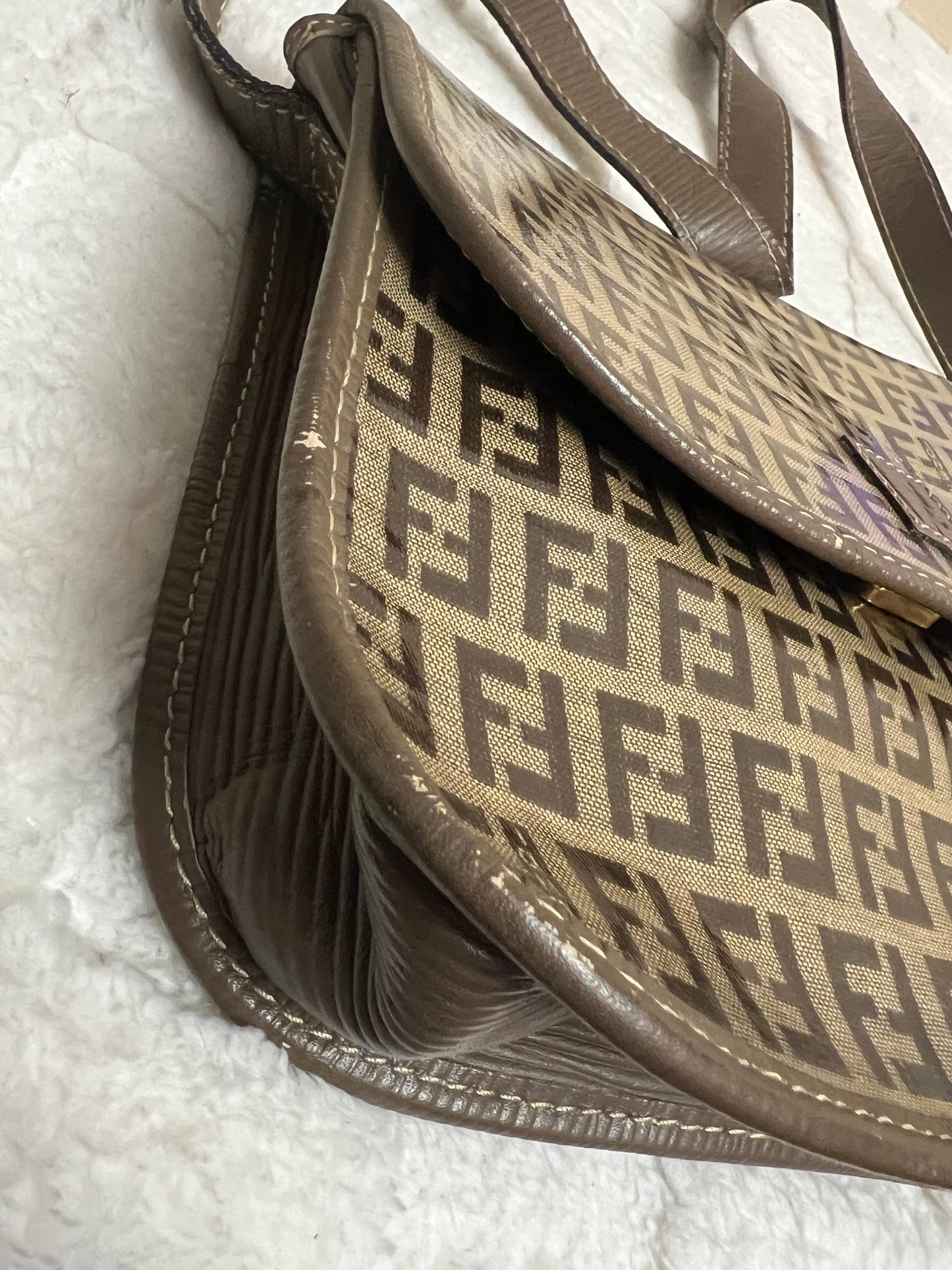 F E N D I CROSSBODY