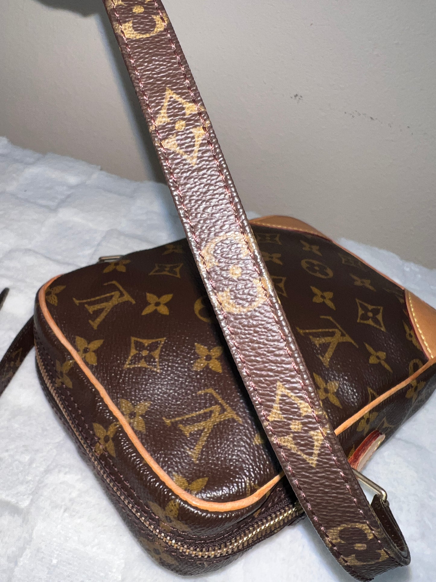 DANUBE CROSSBODY MONO
