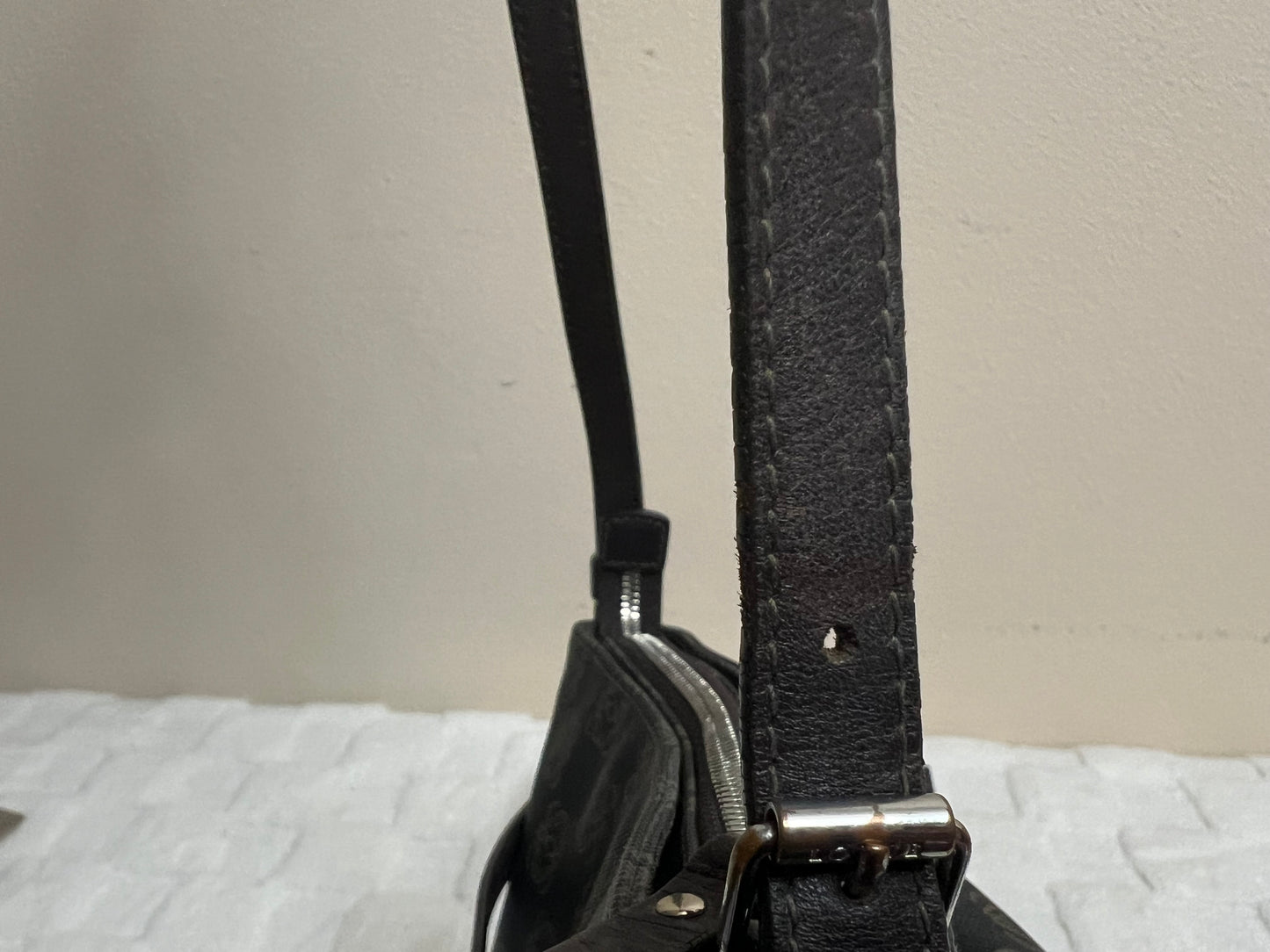 L _ O _ E _ W _ E CROSSBODY