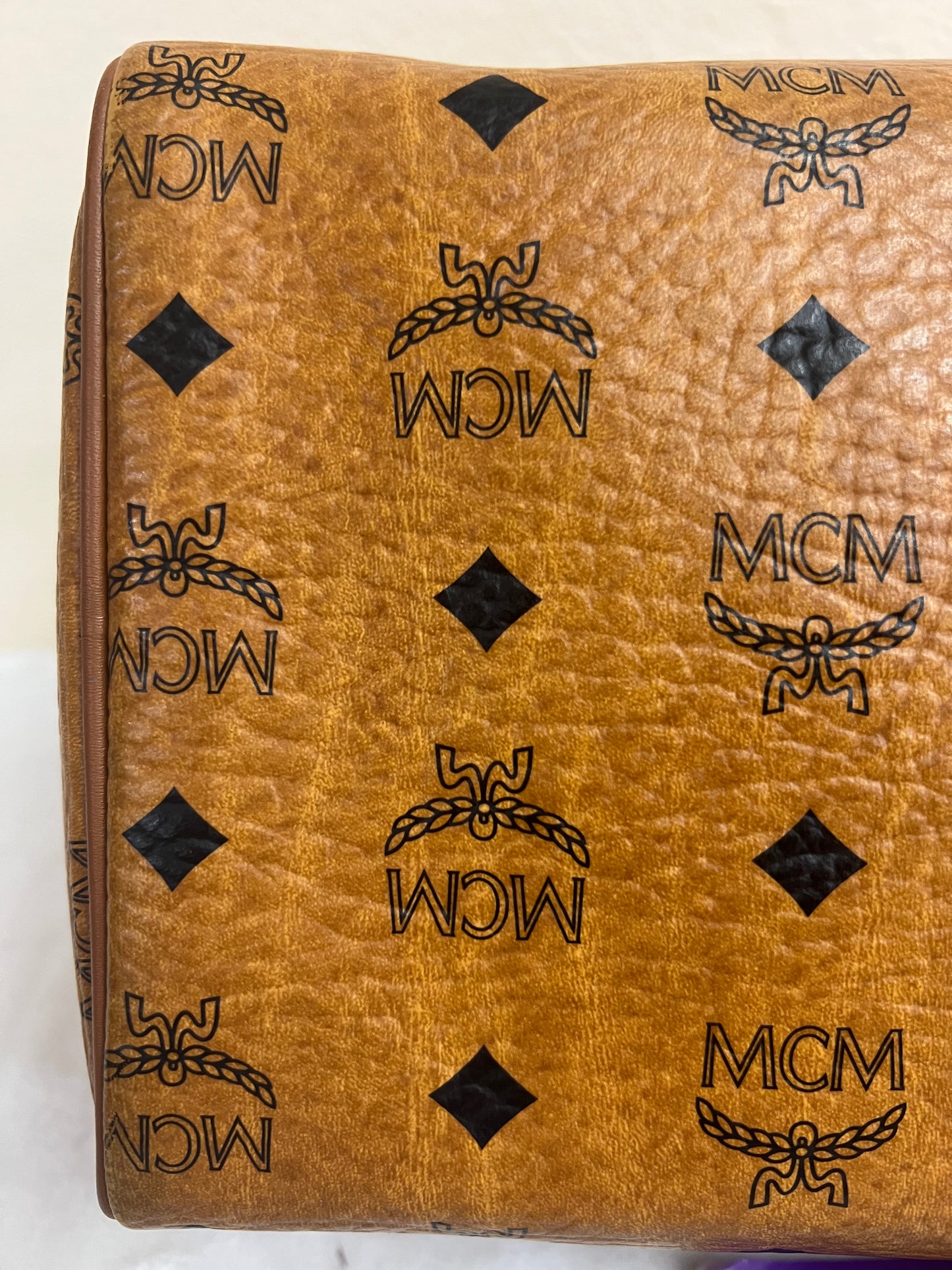 MCM BOSTON 25 W/ BONE
