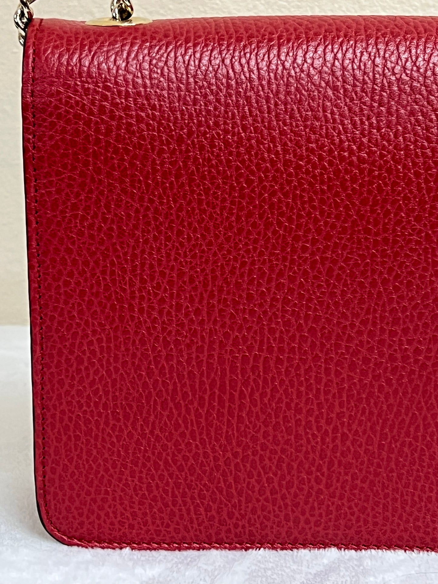 INTERLOCKING RED