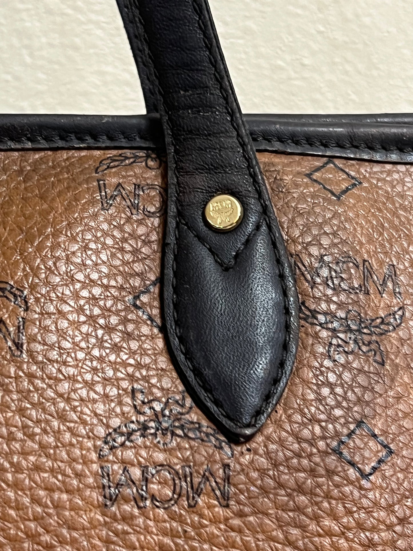 MCM CHOCO W/ BONE BLUE STRPES MM