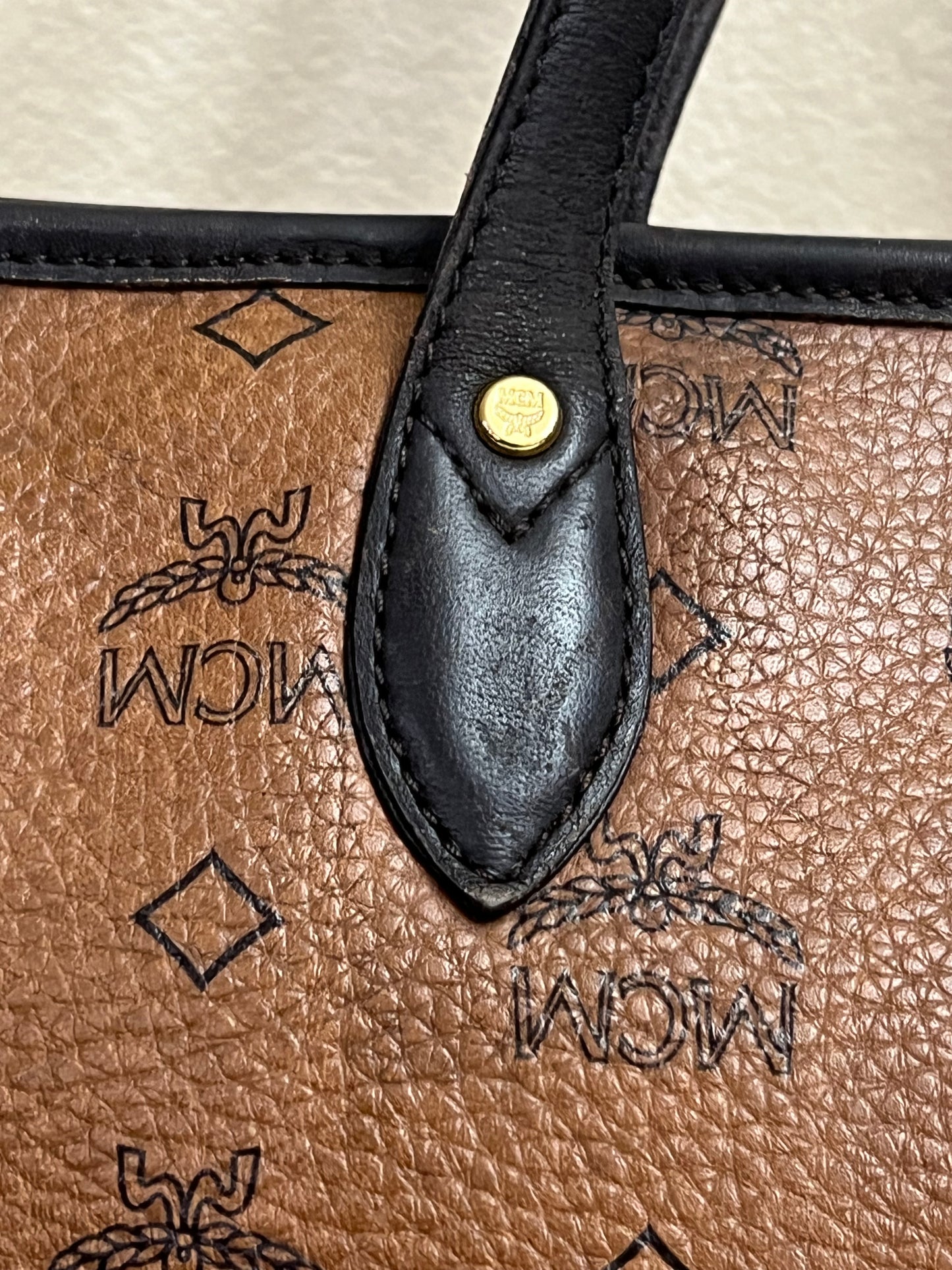 MCM CHOCO W/ BONE BLUE STRPES MM