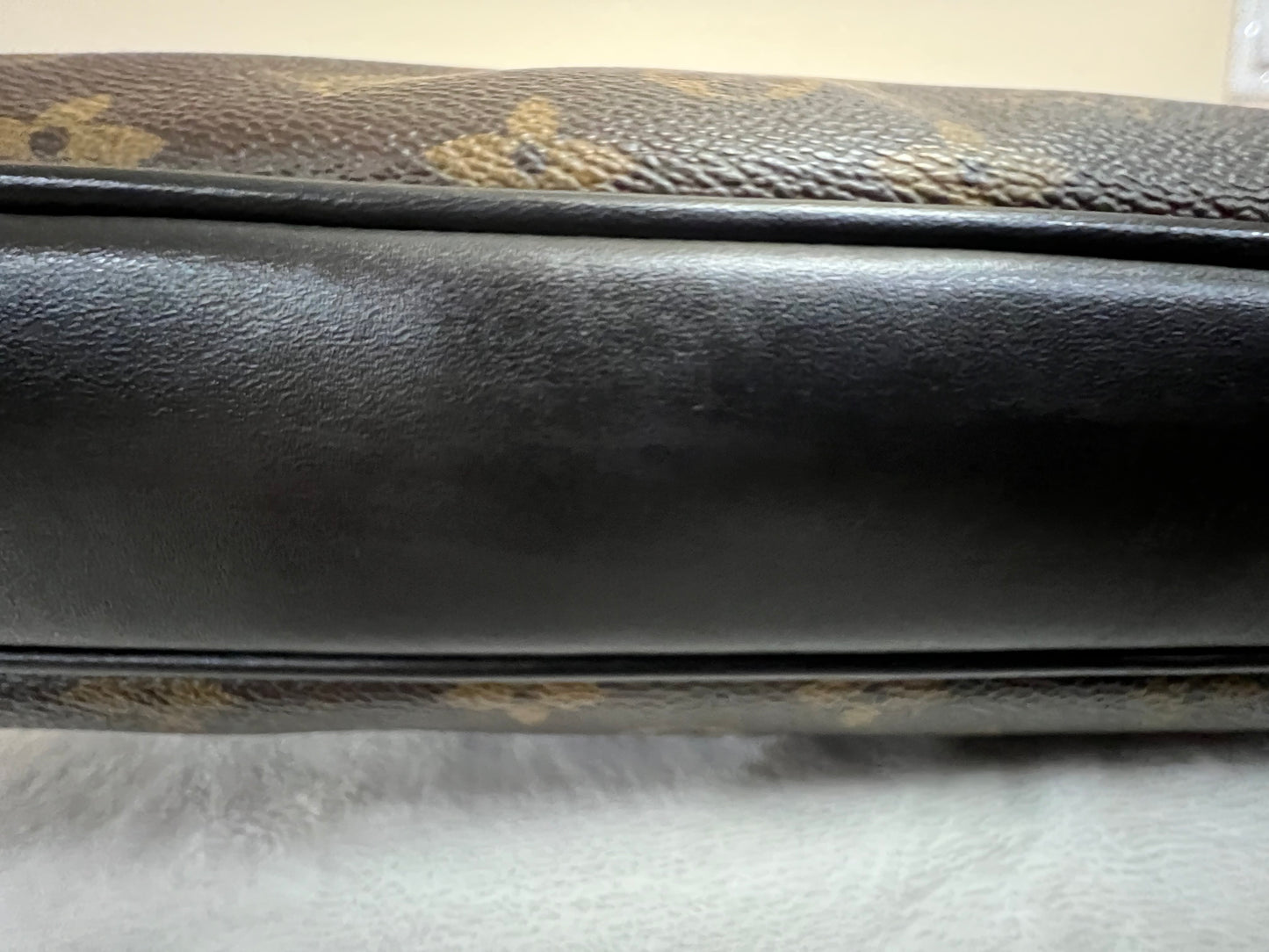 MACASAR CROSSBODY