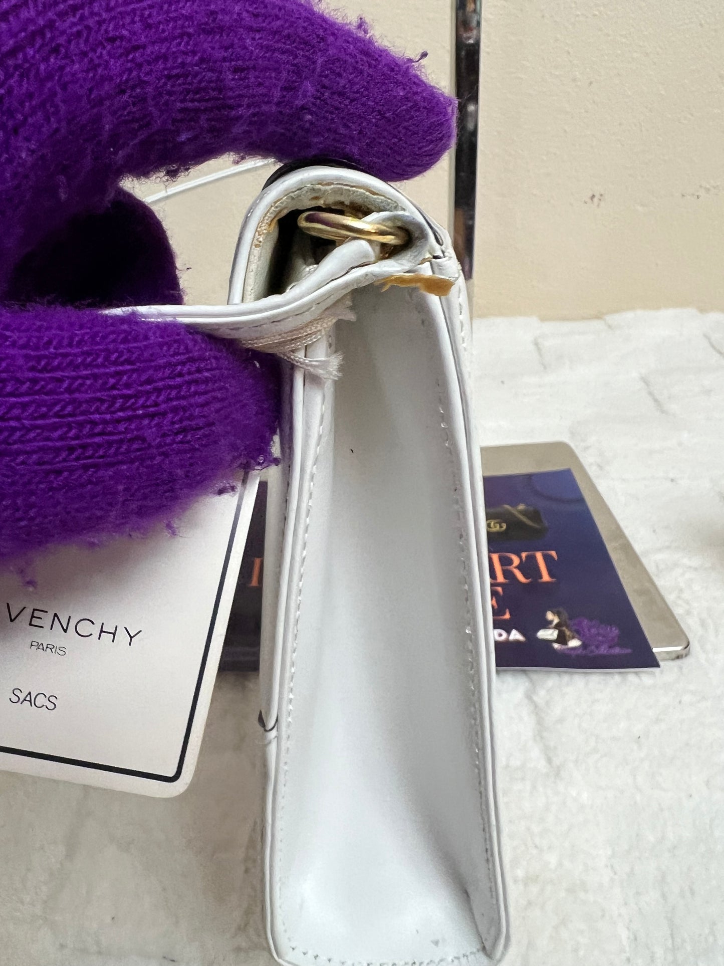 GIVE_NCHY SHOULDER BAG WHITE