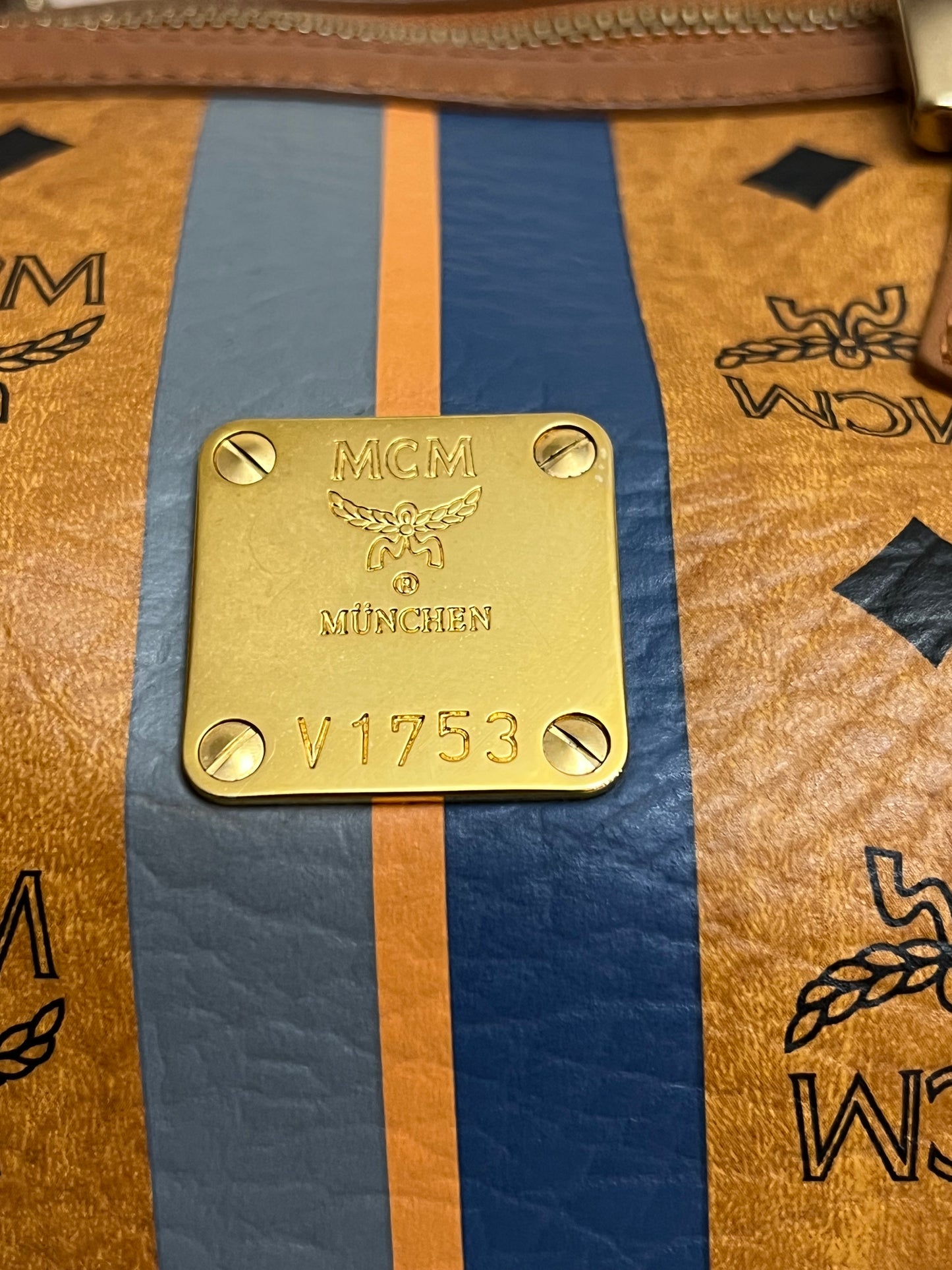 MCM BOSTON /W BONE