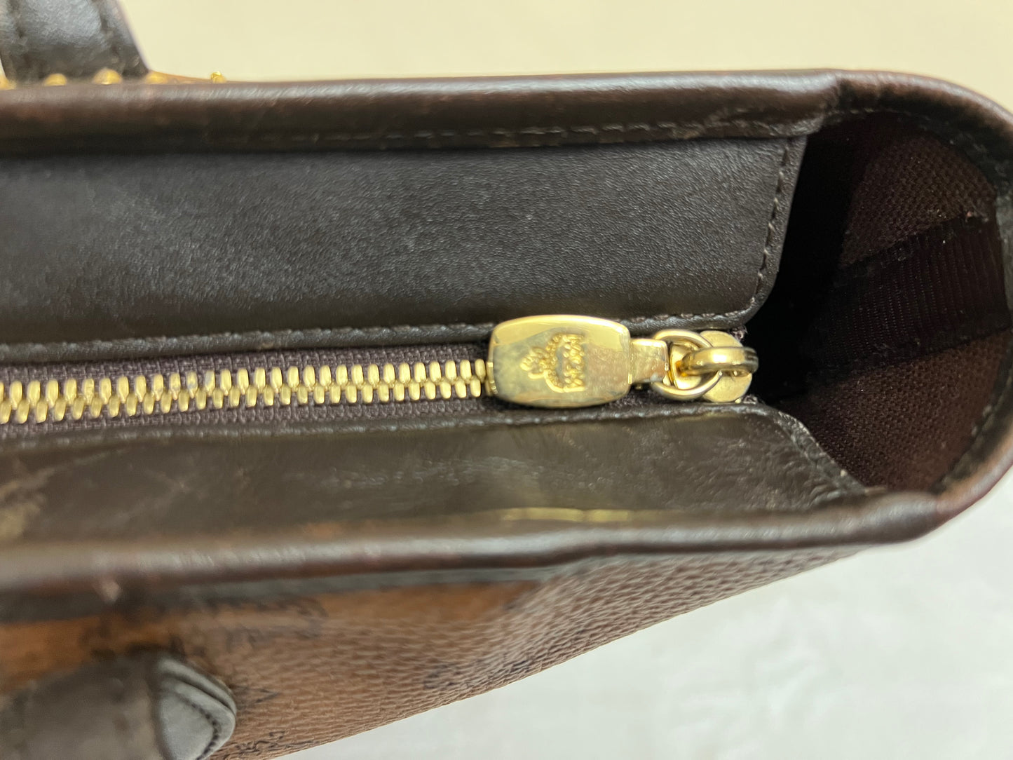 MCM CHOCO TOTE W/ BONE MM