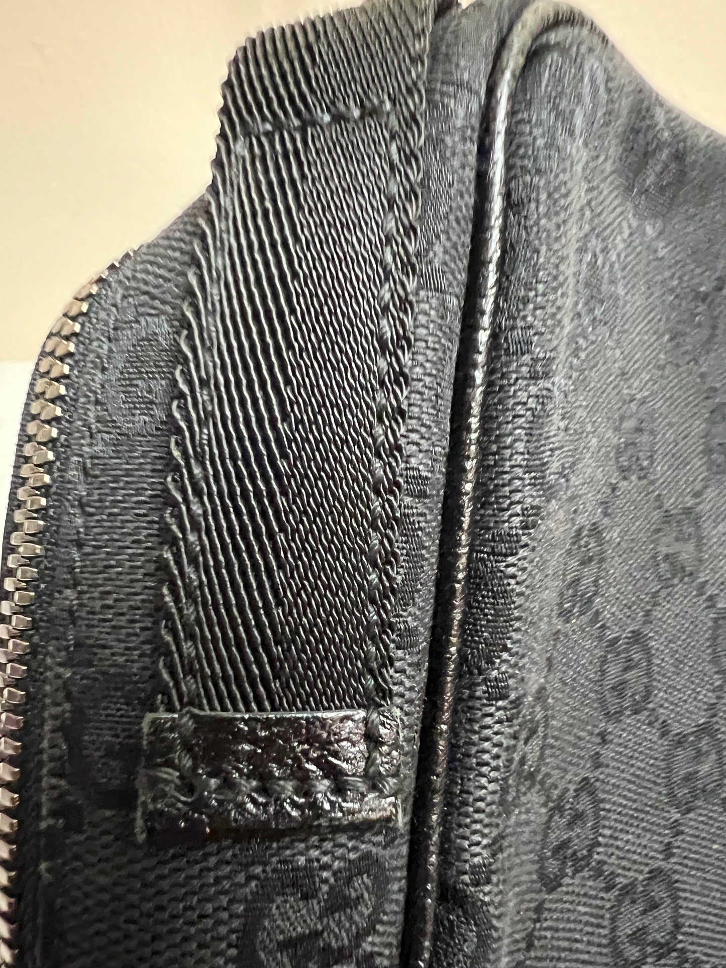G _ G CROSSBODY BLACK