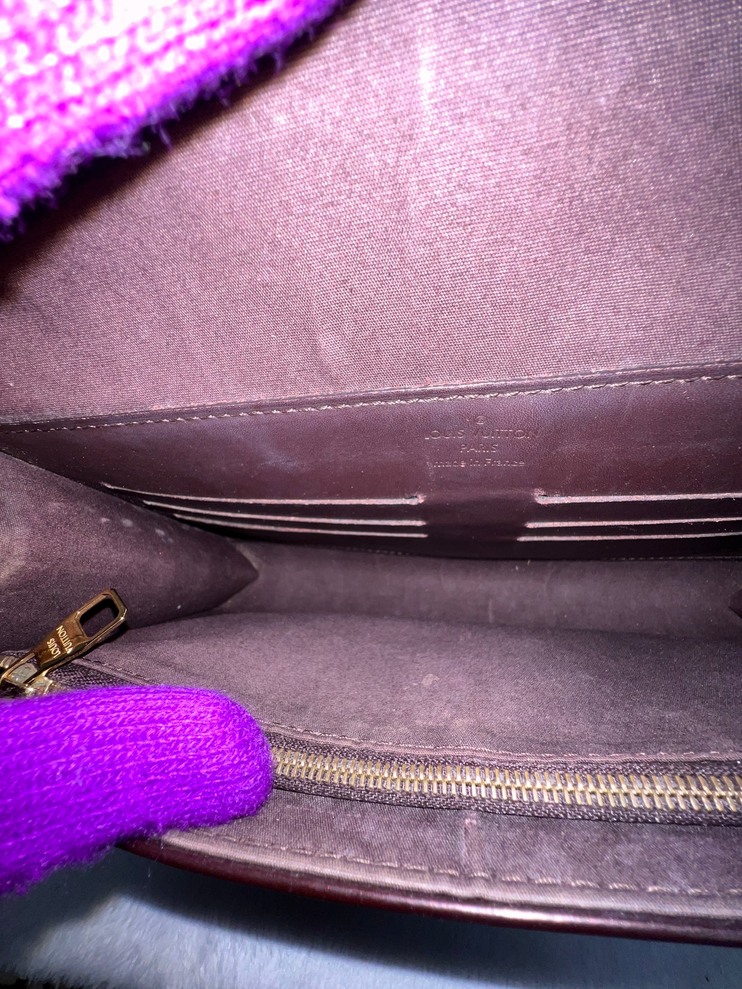 ANA CLUTCH VERNIS AMARANTE