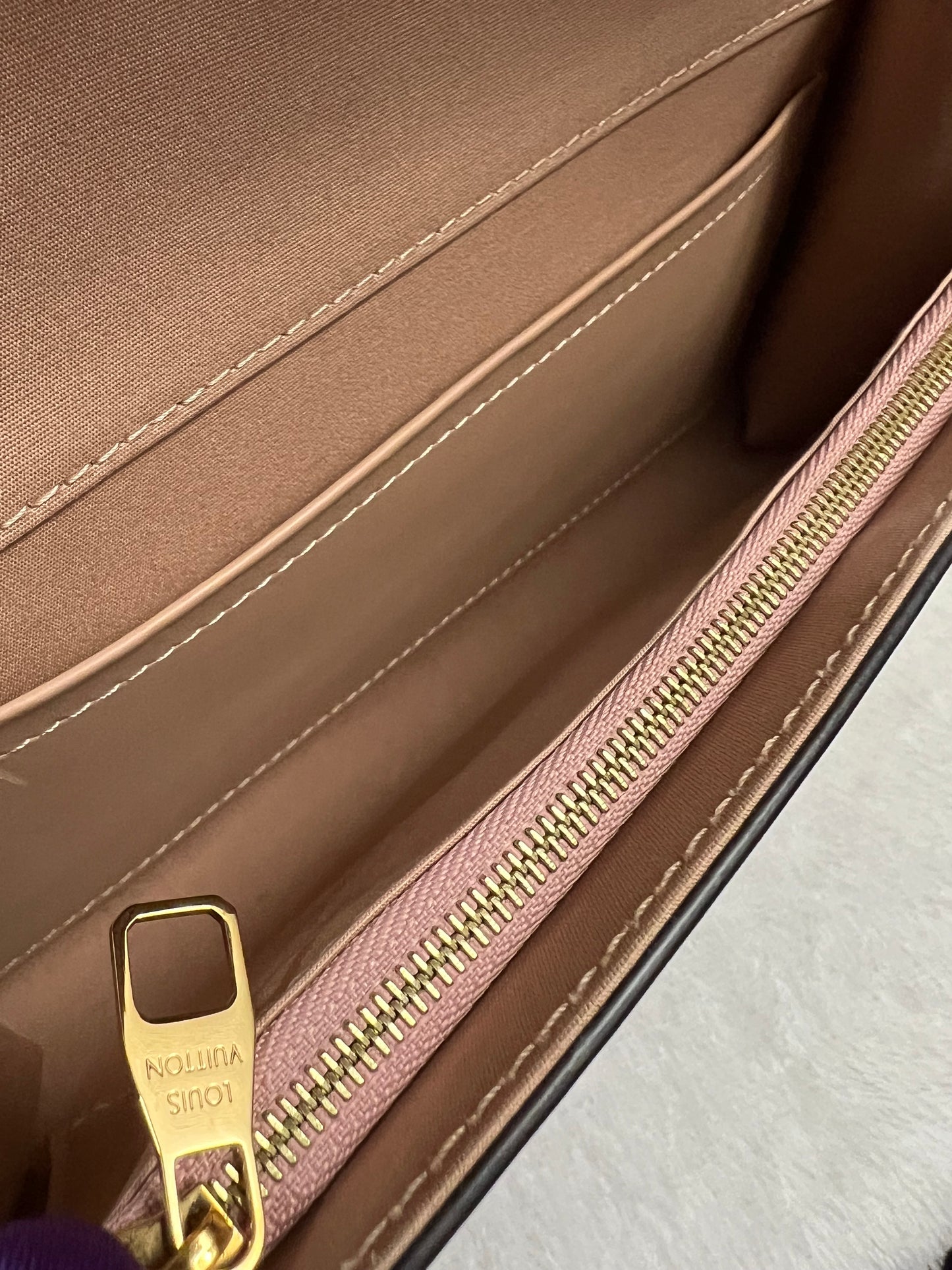 LOUISE CLUTCH VERNIS YELLOW