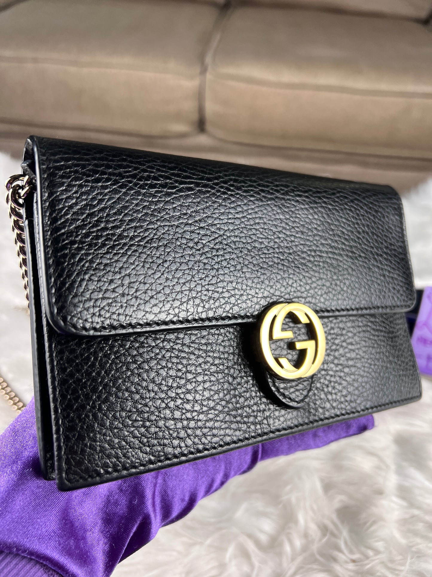 GUCCI INTERLOCKING WALLET ON CHAIN BLACK