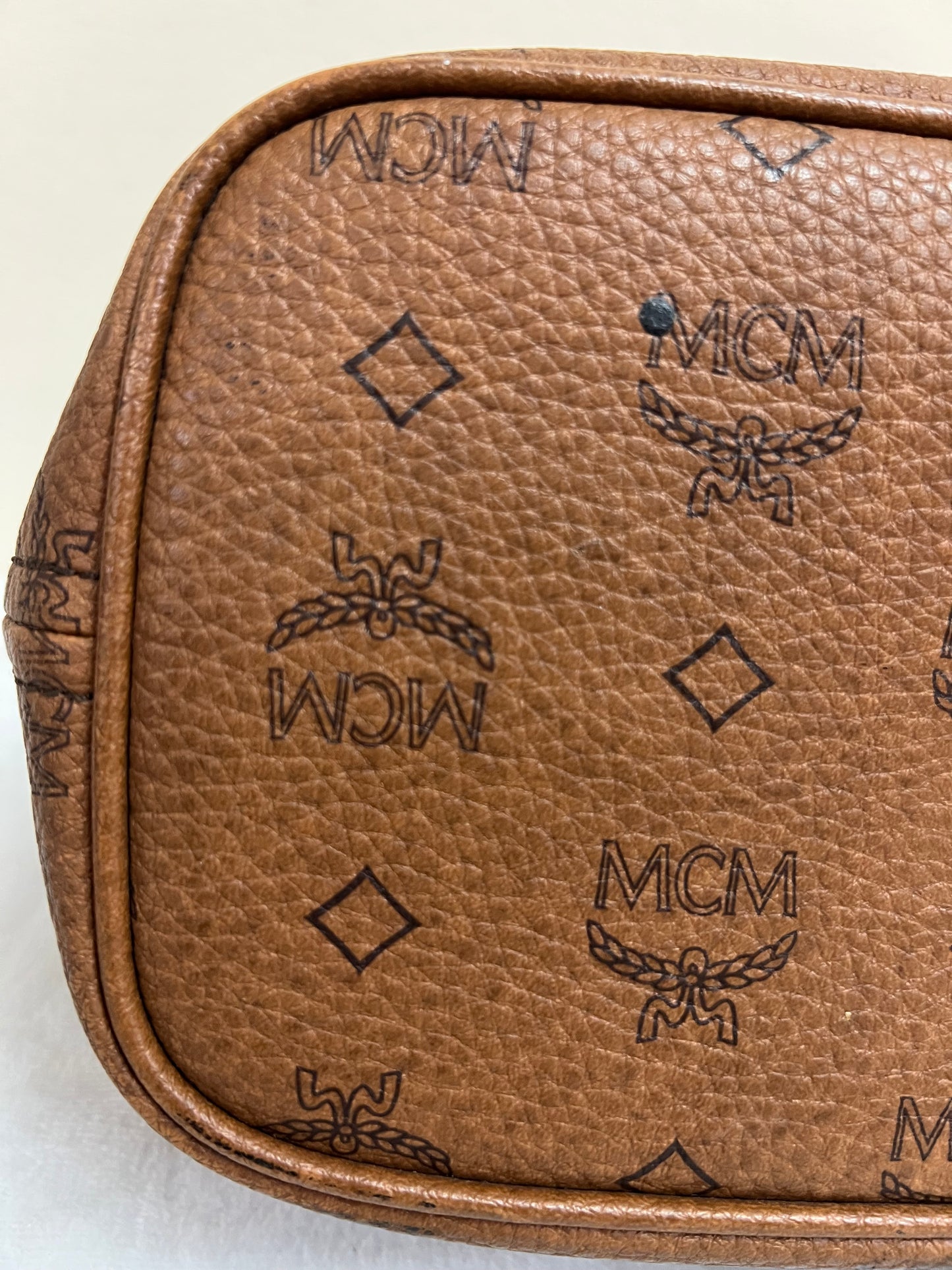 MCM CHOCO TOTE W/ BONE MM