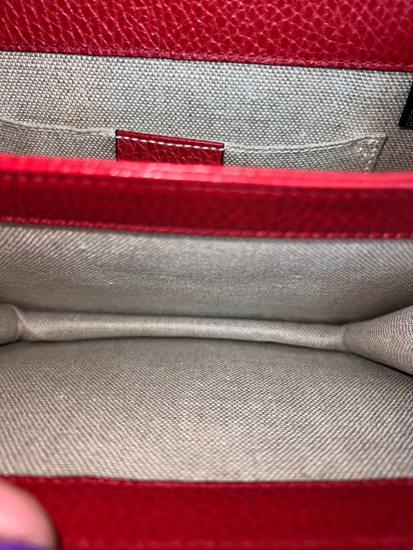 INTERLOCKING RED