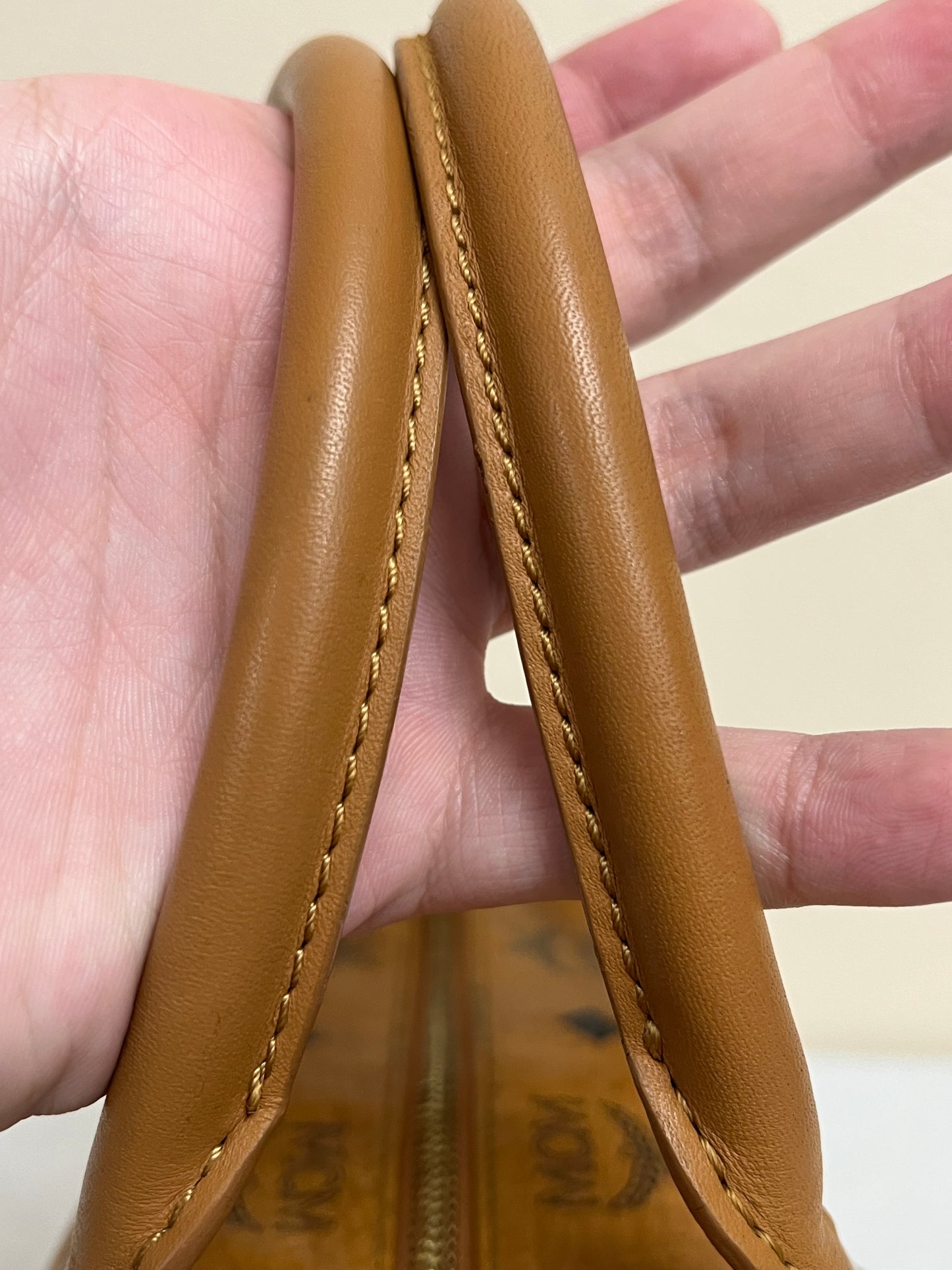 MCM BOSTON 20 COGNAC W/ TRAP