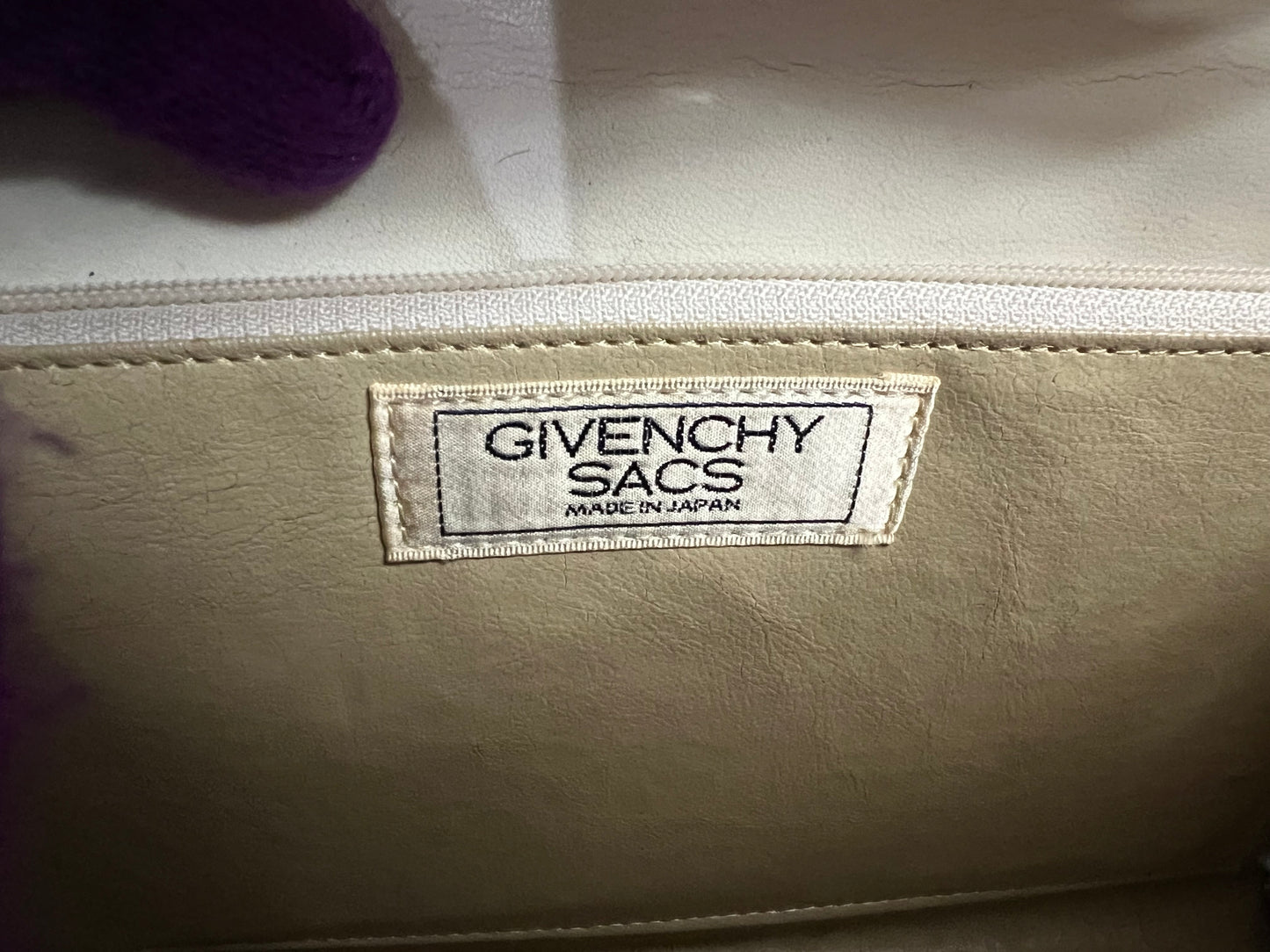 GIVE_NCHY SHOULDER BAG WHITE