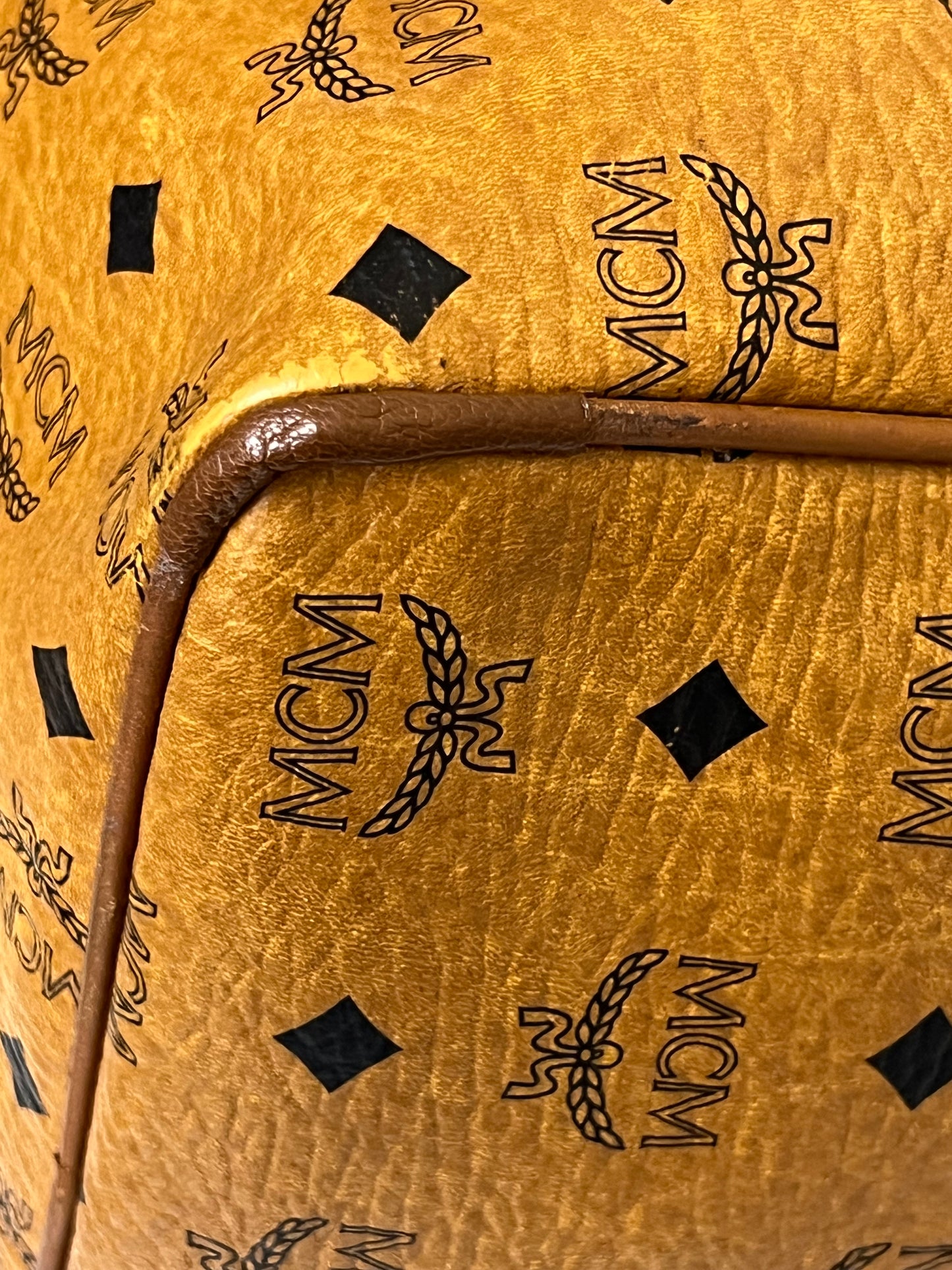 MCM DUFFLE 40 COGNAC