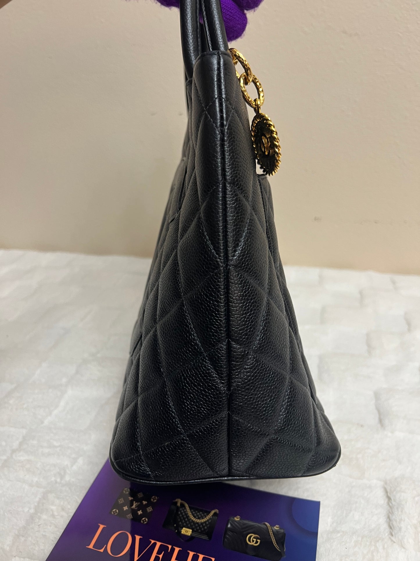 MEDALLION BLACK GHW