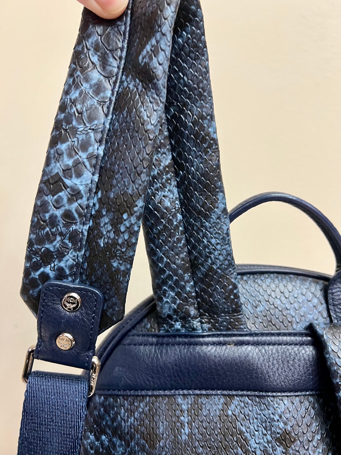 MCM BAGPACK SNAKESKIN LIMITED EDITION BLUE