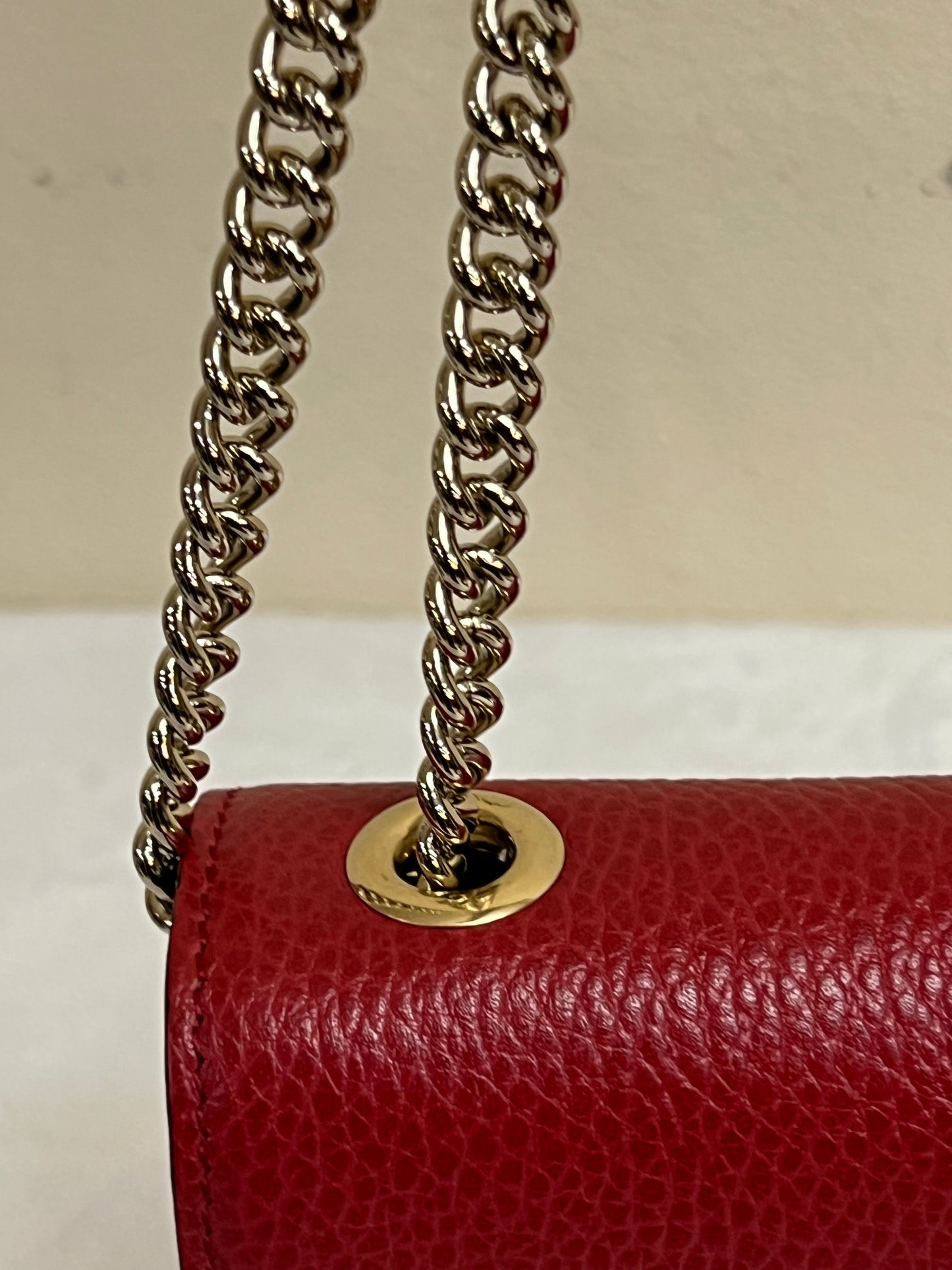 INTERLOCKING RED