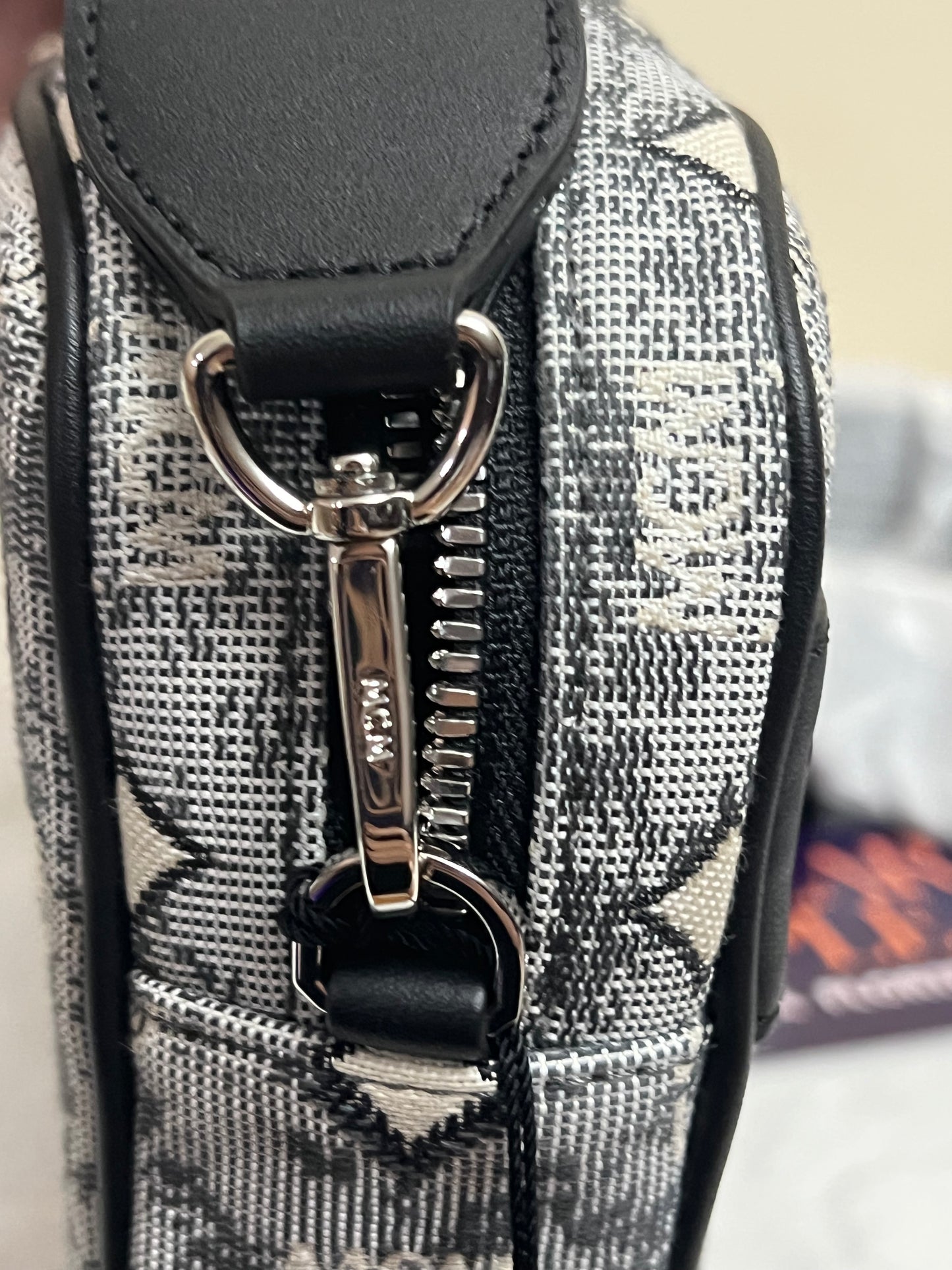 MCM AREN MESSENGER BAG