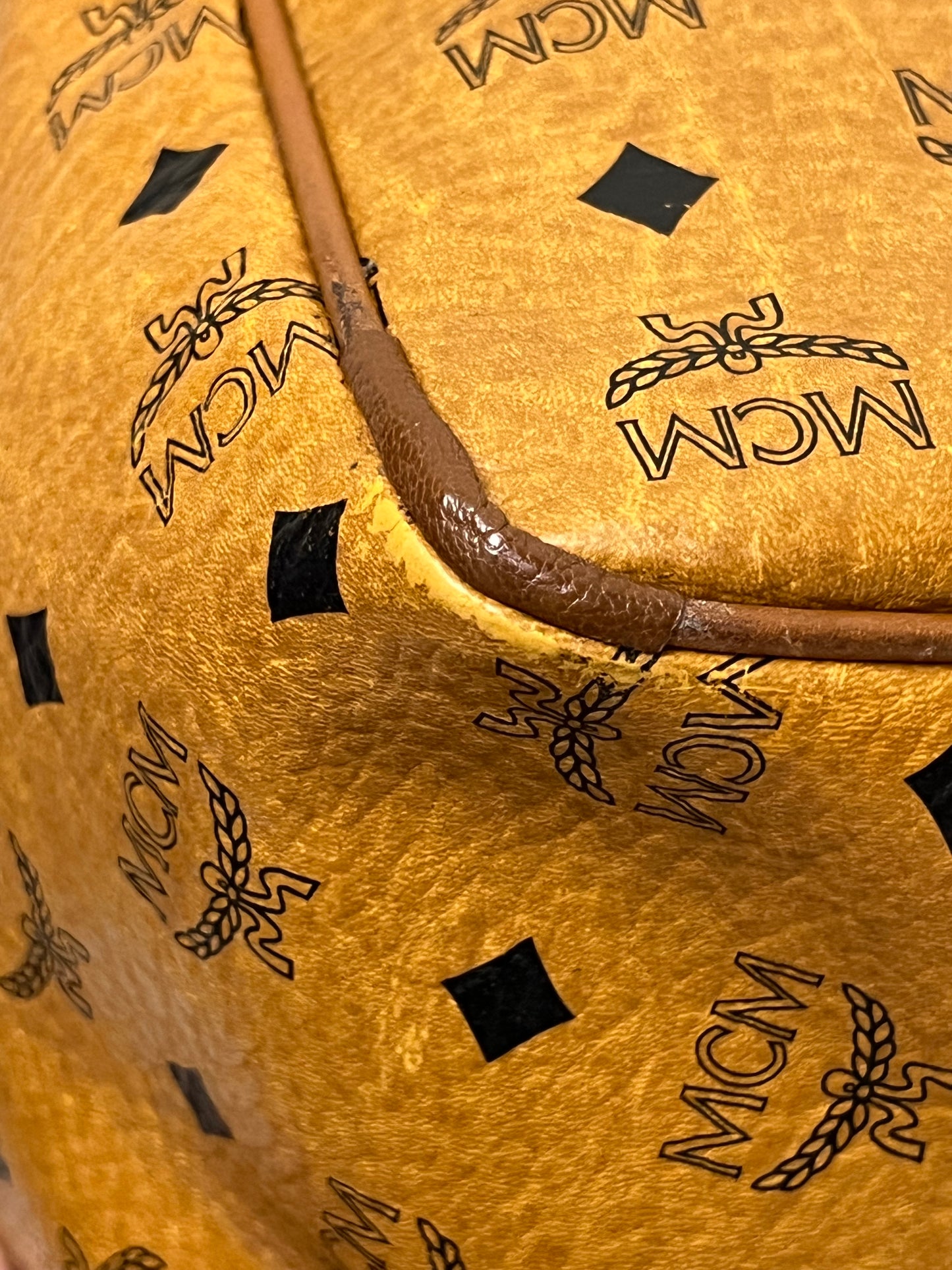 MCM DUFFLE 40 COGNAC