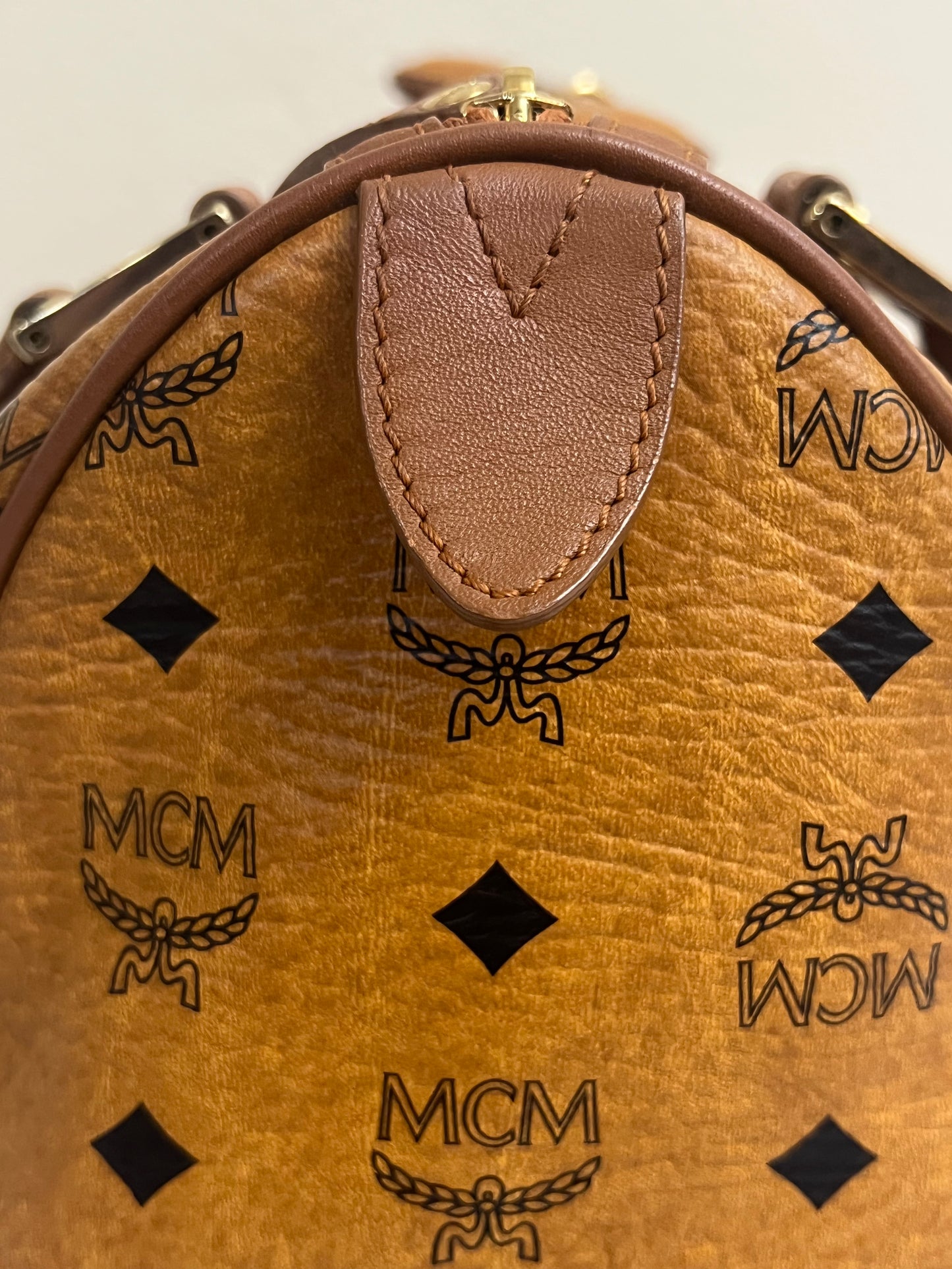 MCM BOSTON 25 W/ BONE