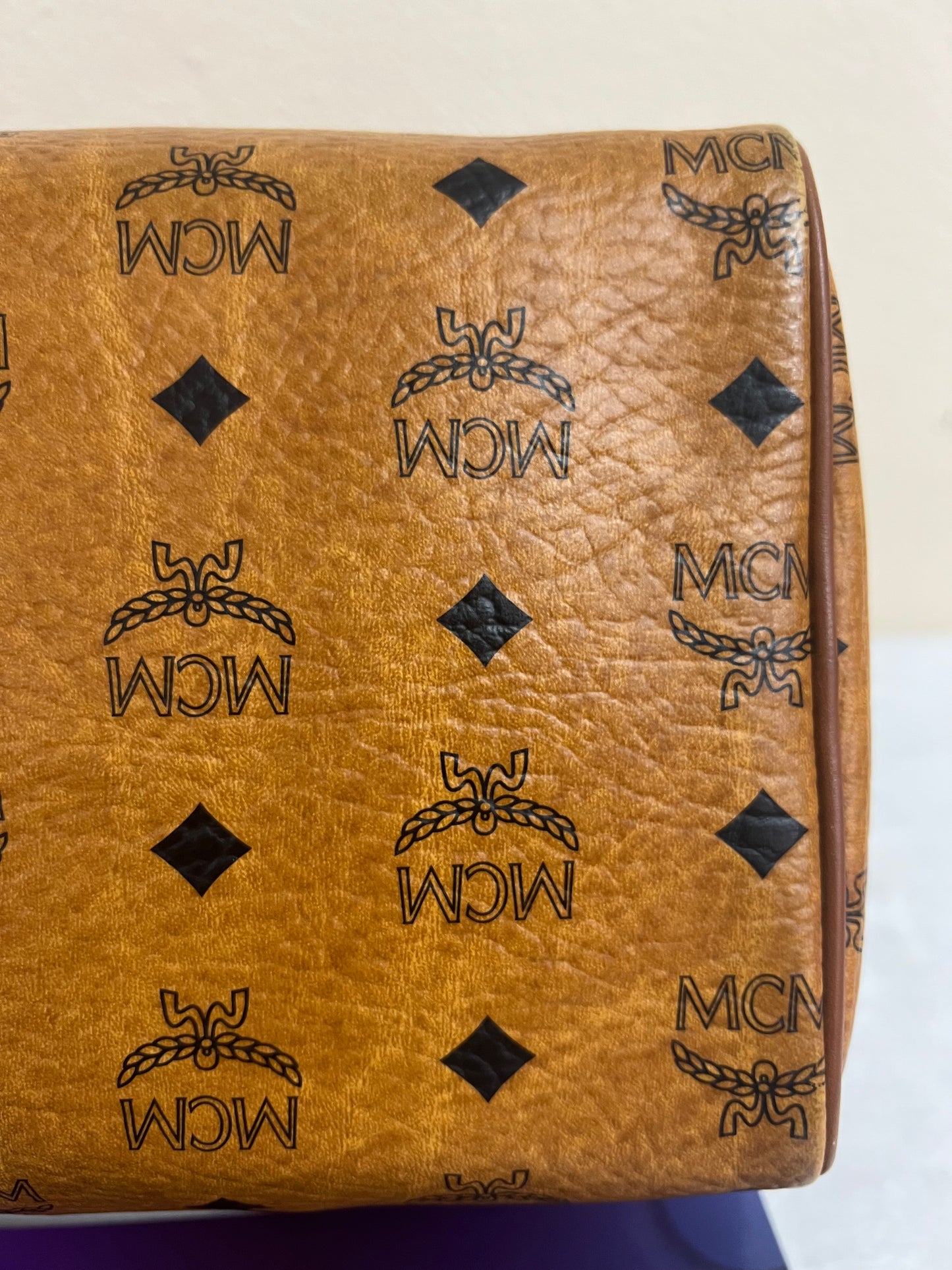 MCM BOSTON 25 W/ BONE