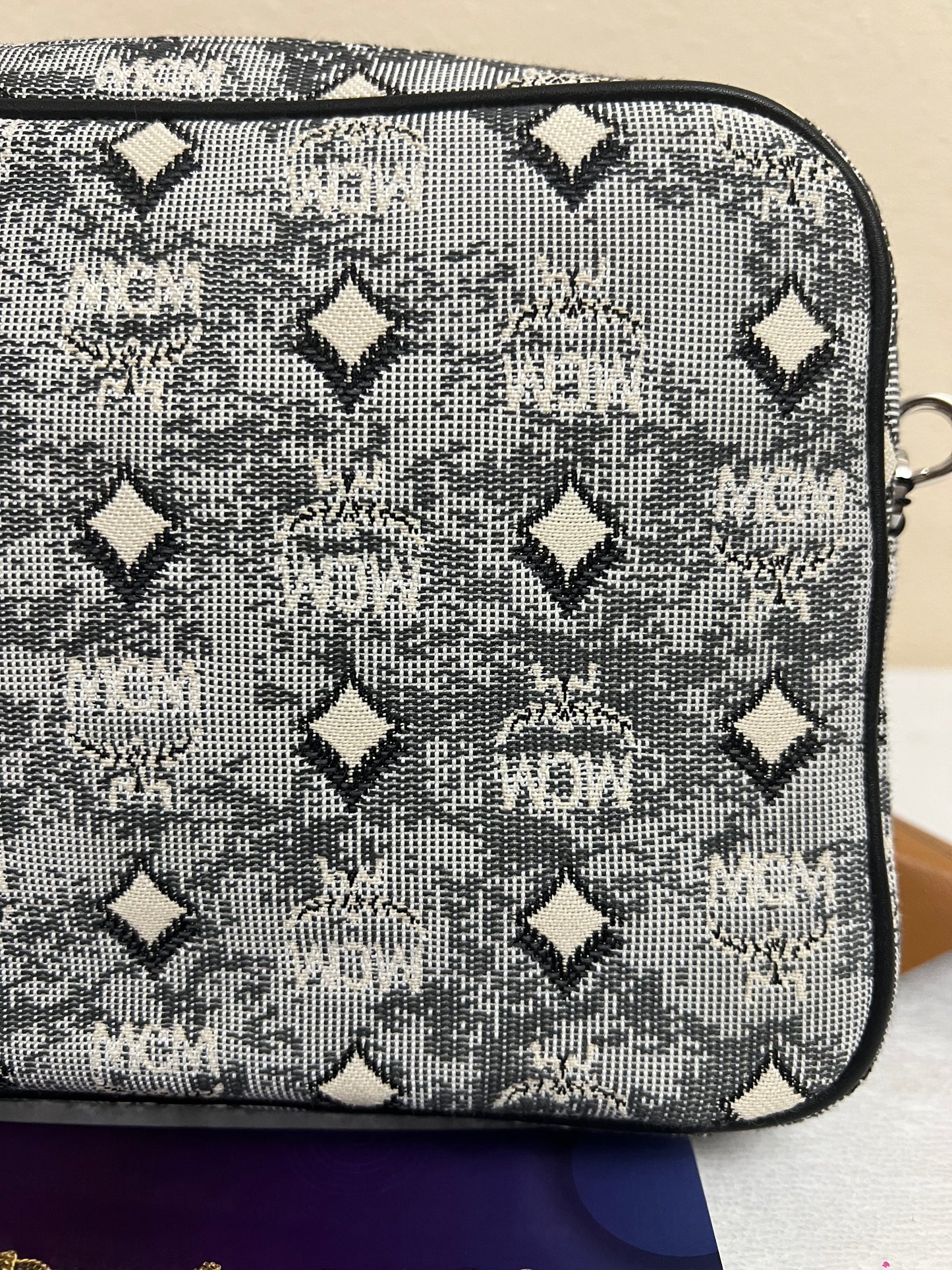 MCM AREN MESSENGER BAG