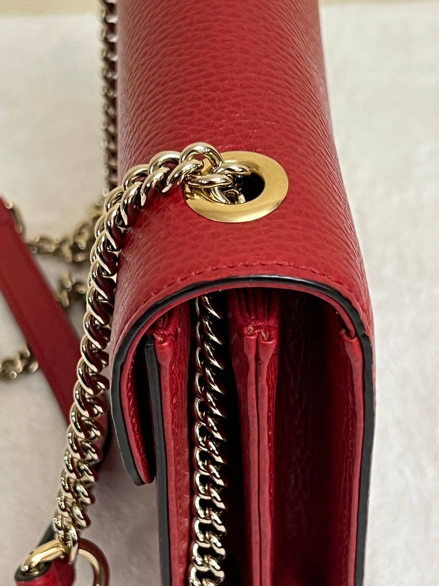 INTERLOCKING RED