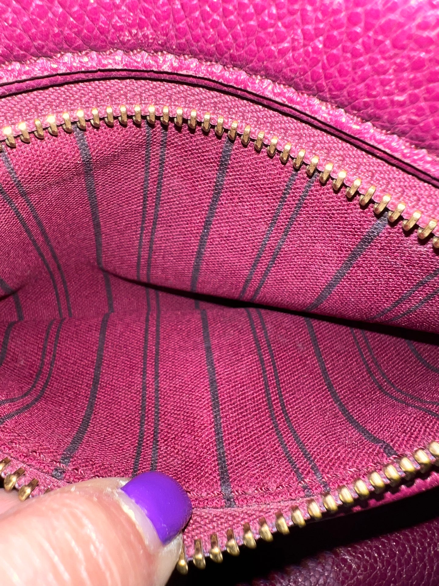 LUMINEUSE EMPRIENTE BURGUNDY