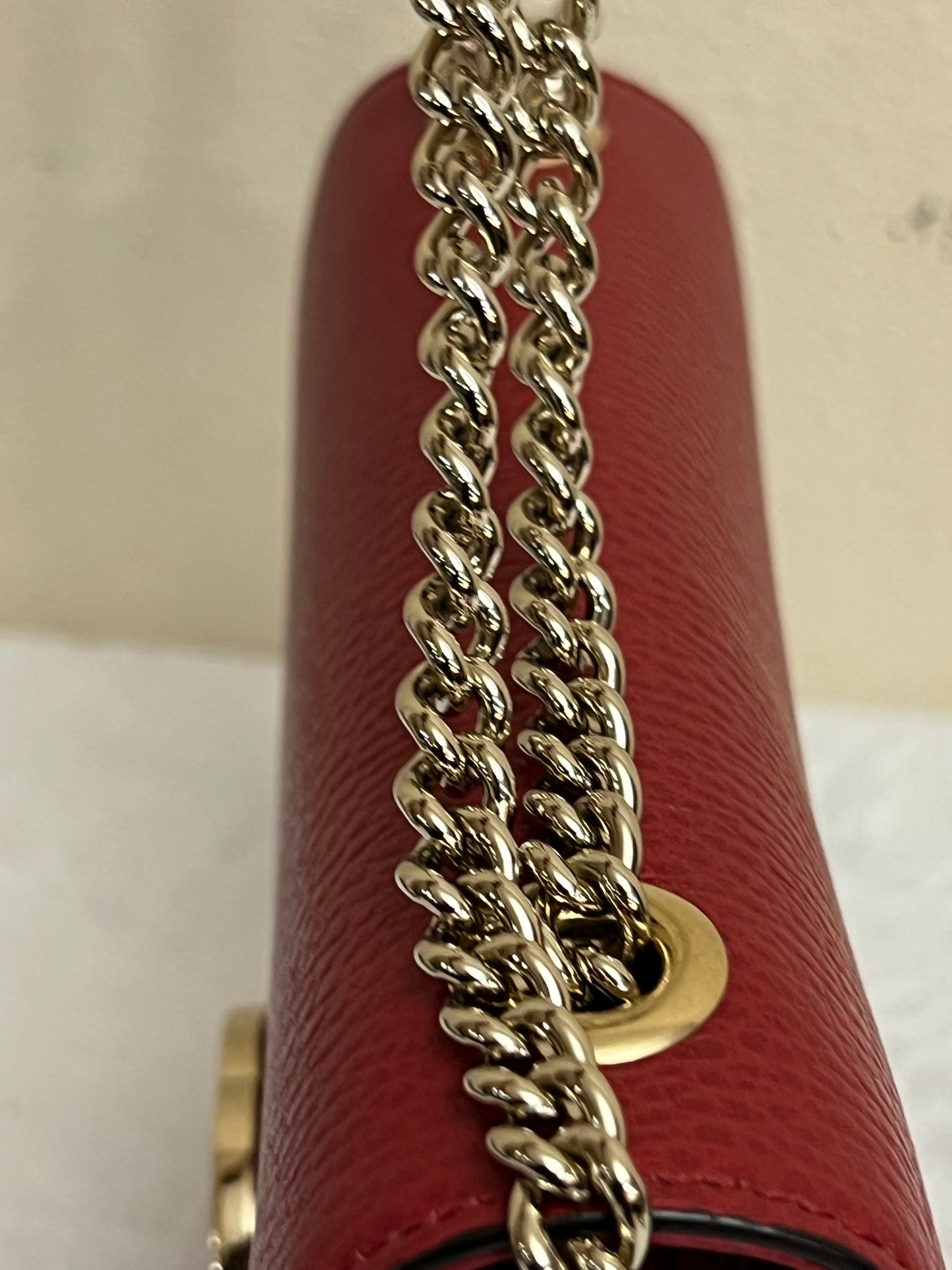 INTERLOCKING RED