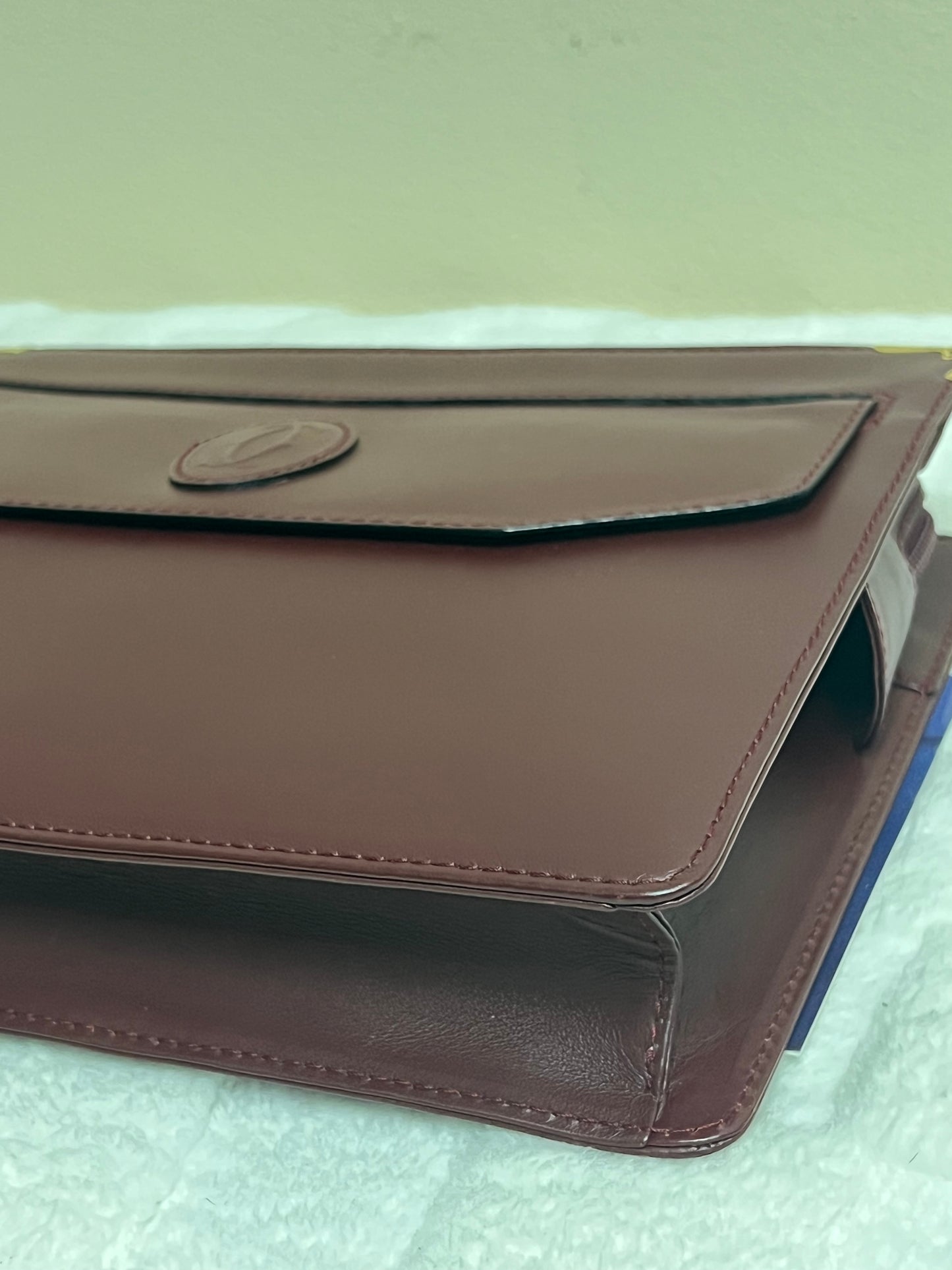 C_ A _ R _ T _ I _ E _ R CLUTCH MAROON