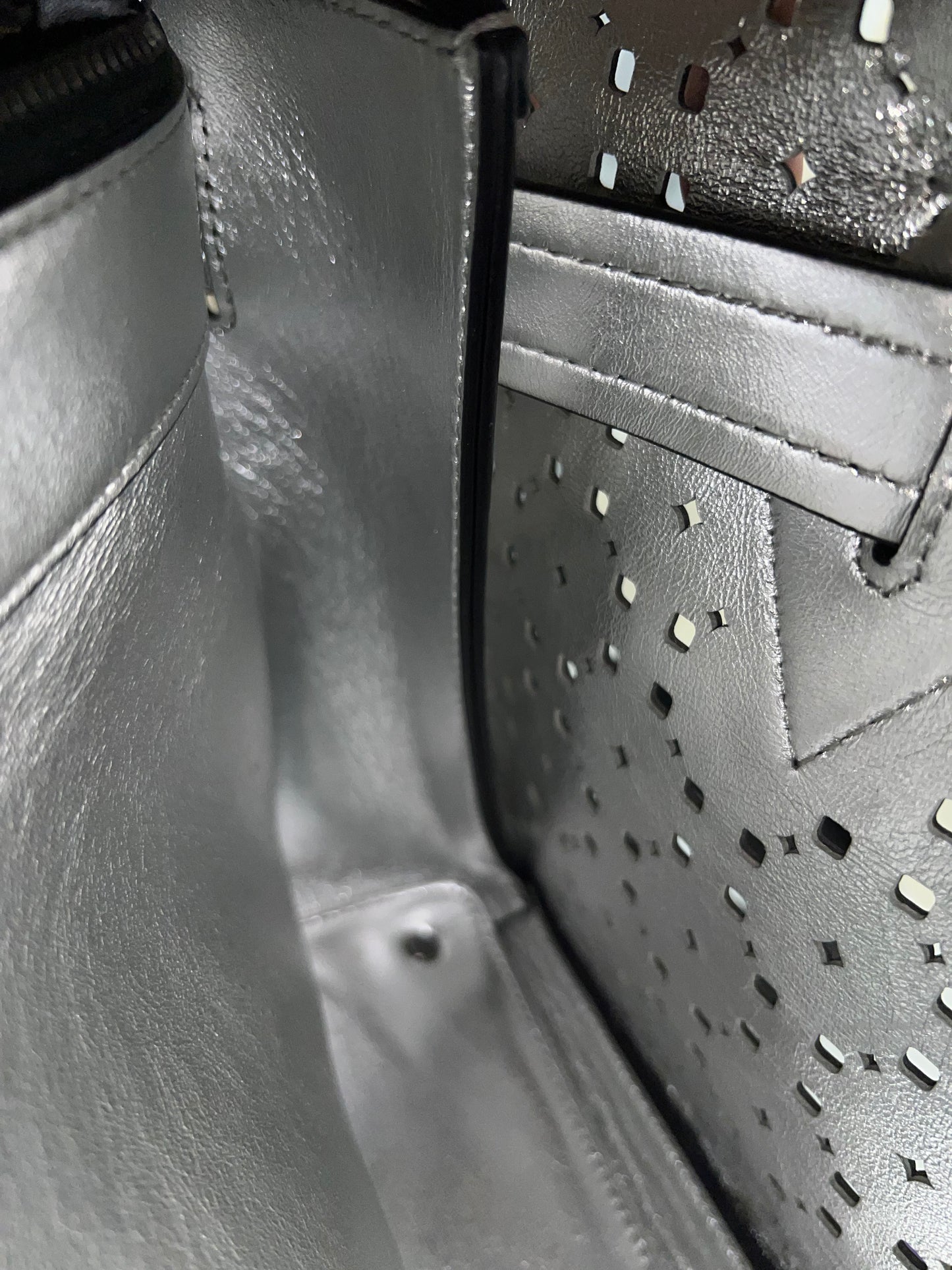 MCM PORFORATED TOTE BLACK