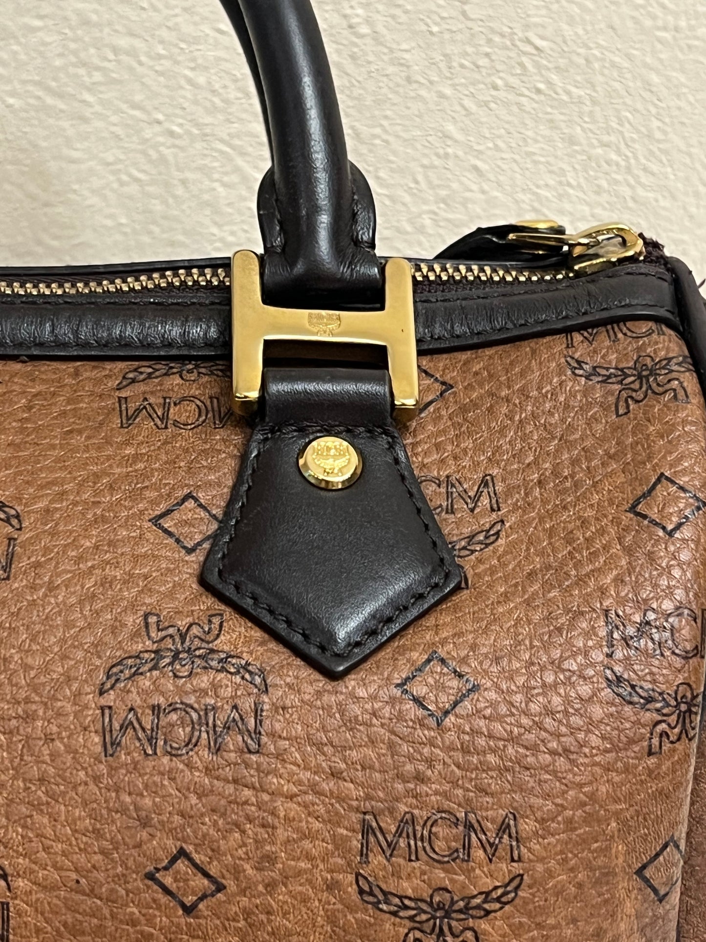 MCM BOSTON CHOCO 25 w/ BONE