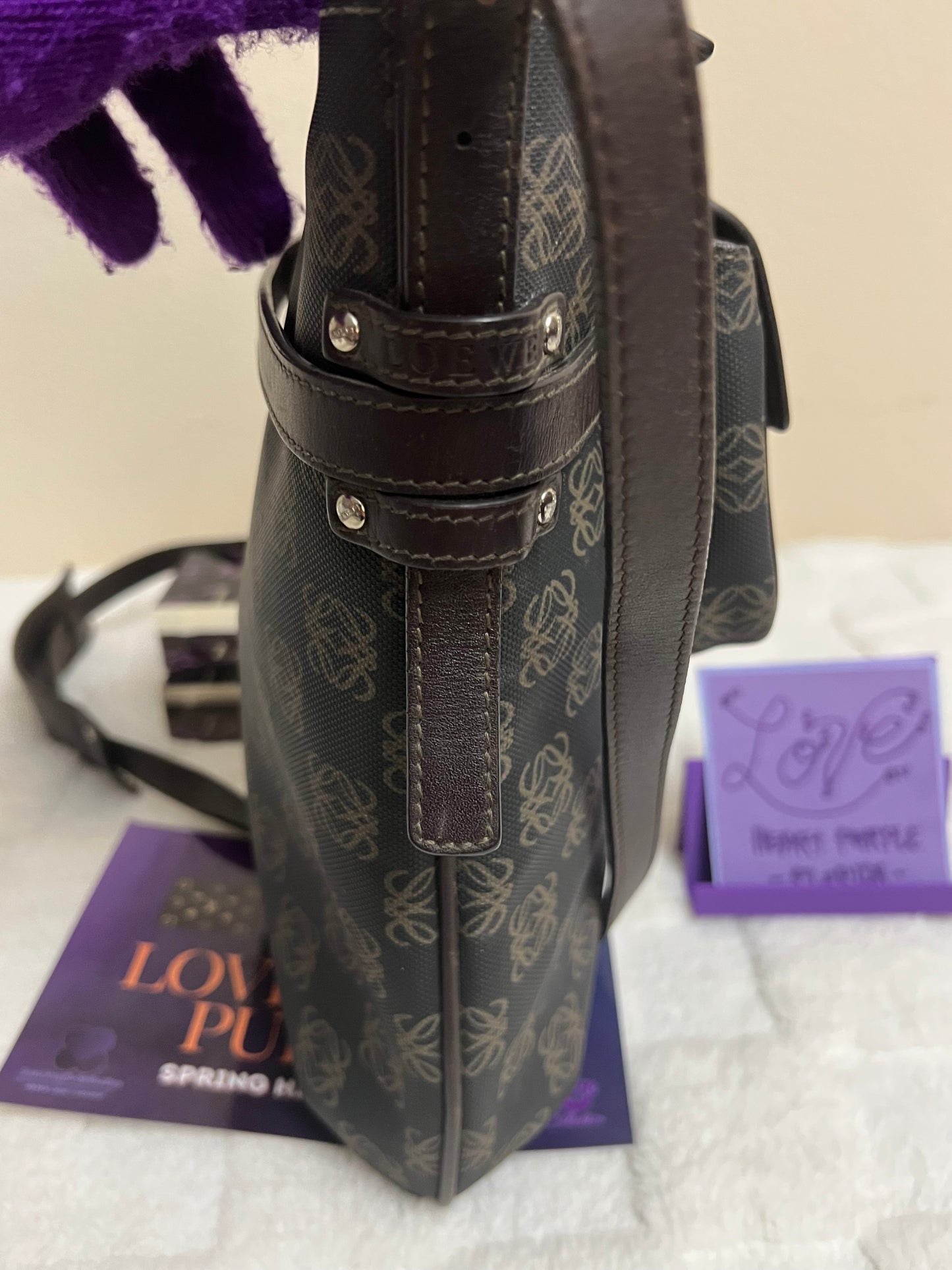 L _ O _ E _ W _ E CROSSBODY