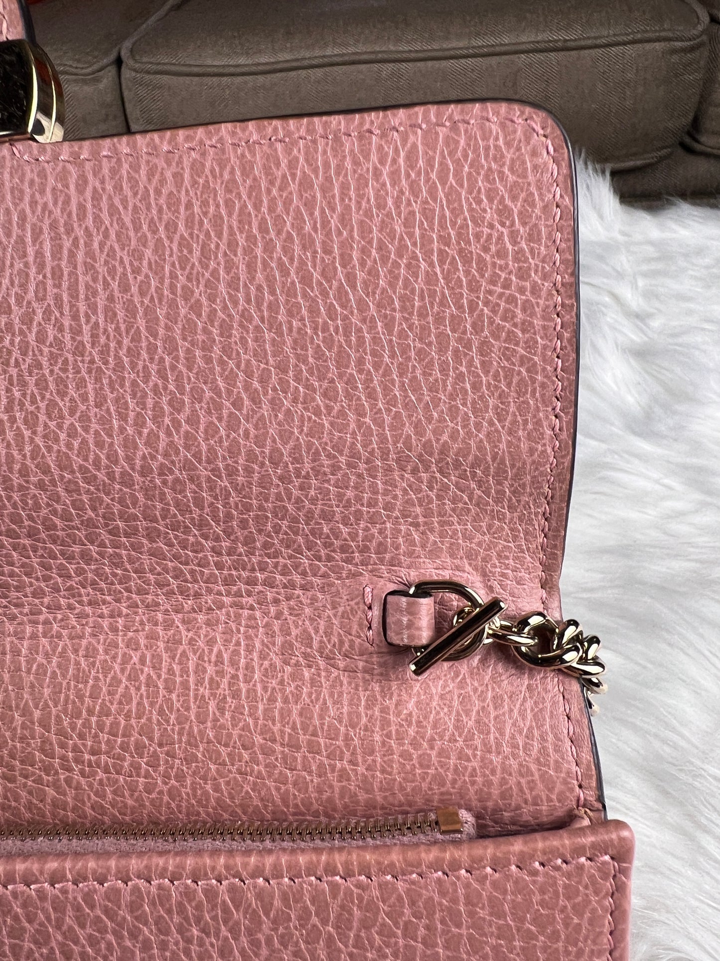 INTERLOCKING WALLET ON CHAIN PINK