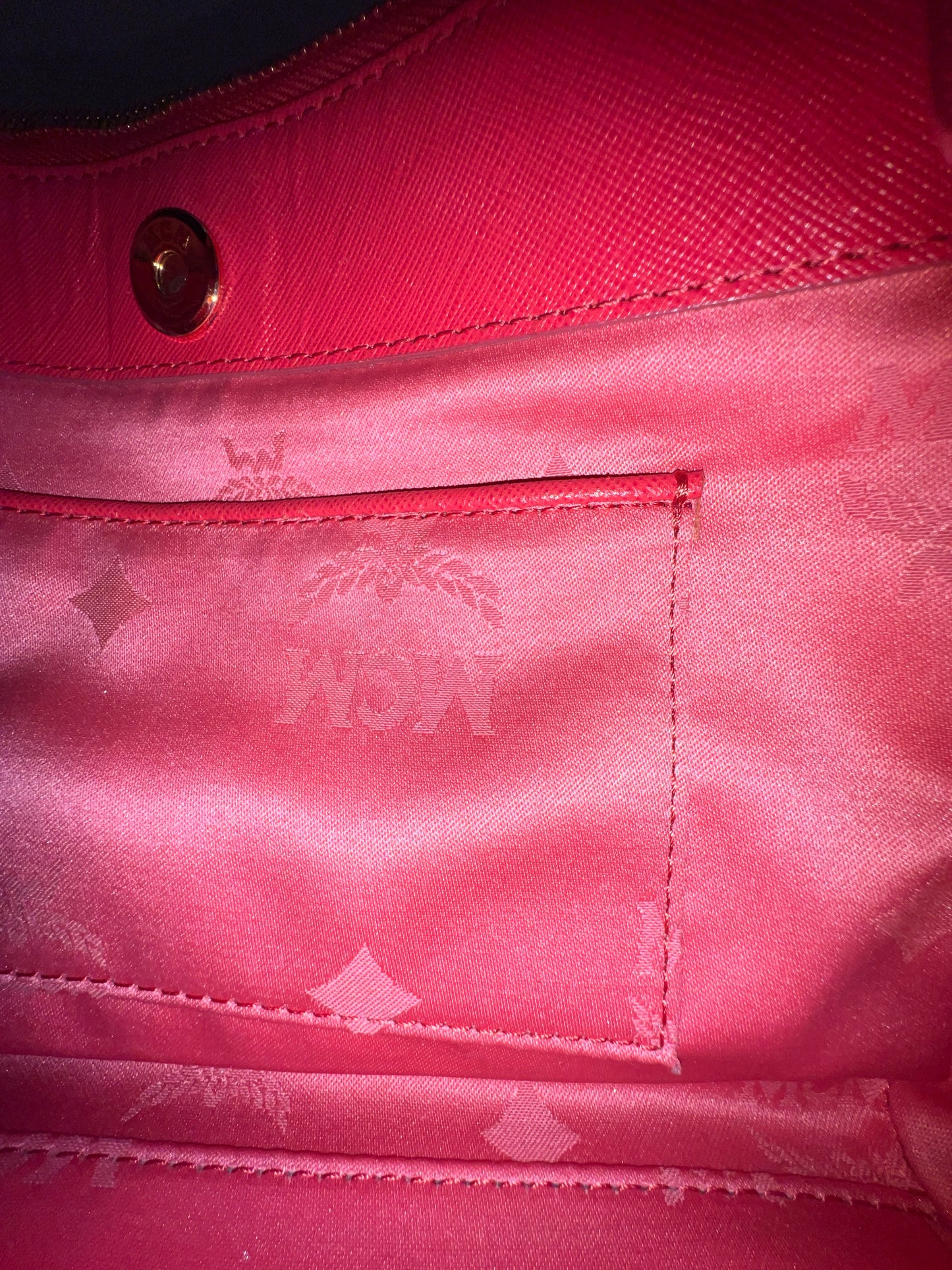 MCM SAFFIANO RED