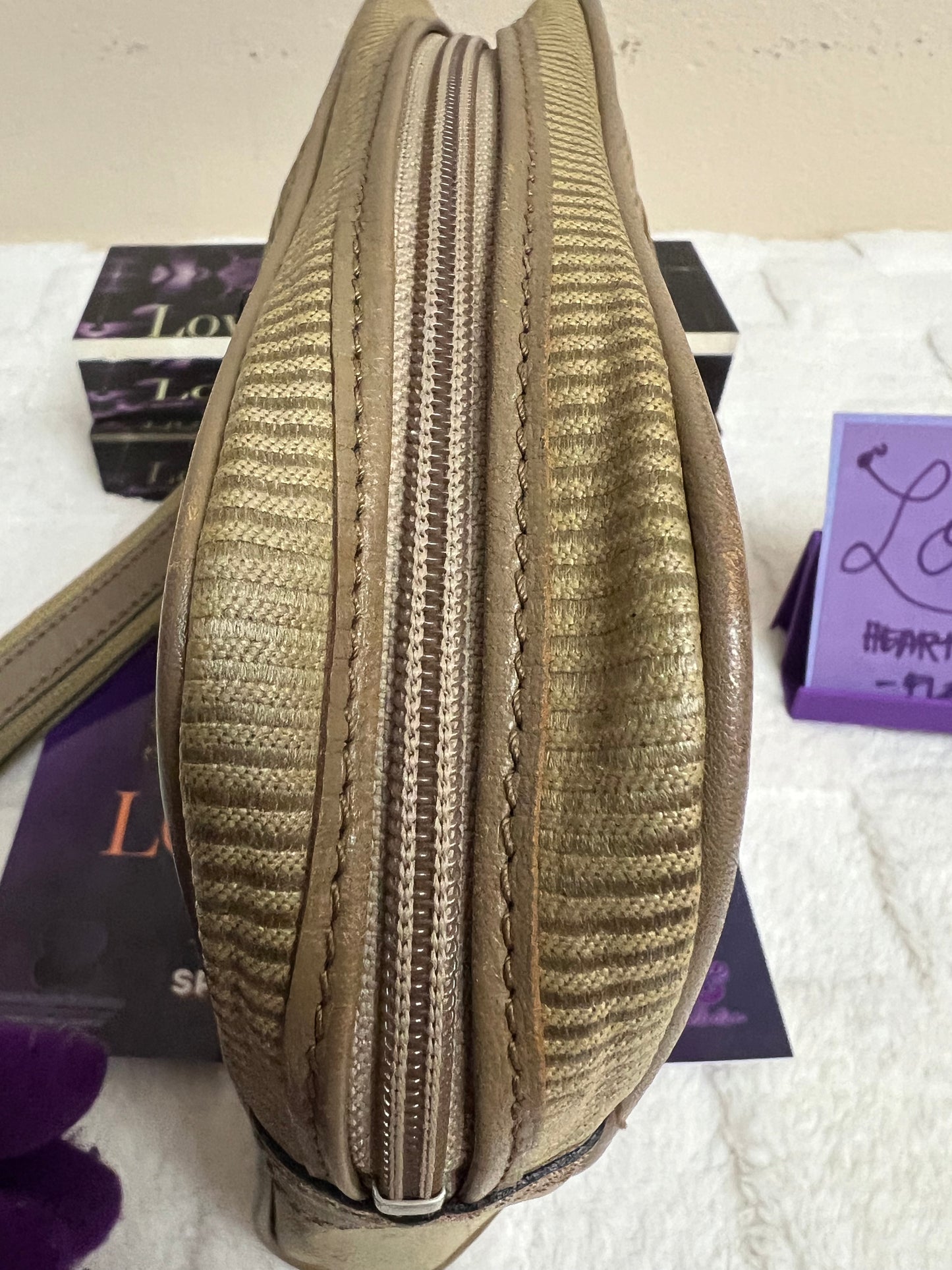 Y _ S _ L WRISTLET