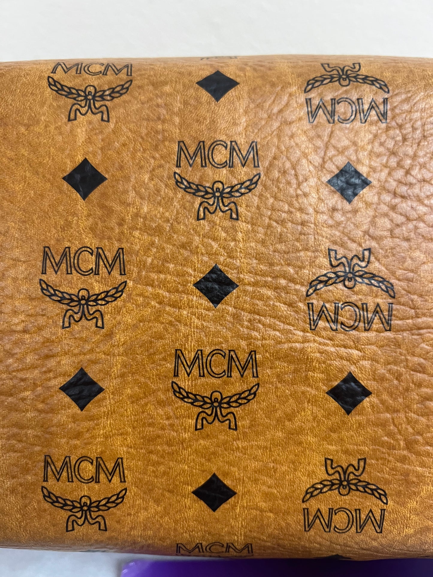 MCM BOSTON 25 W/ BONE