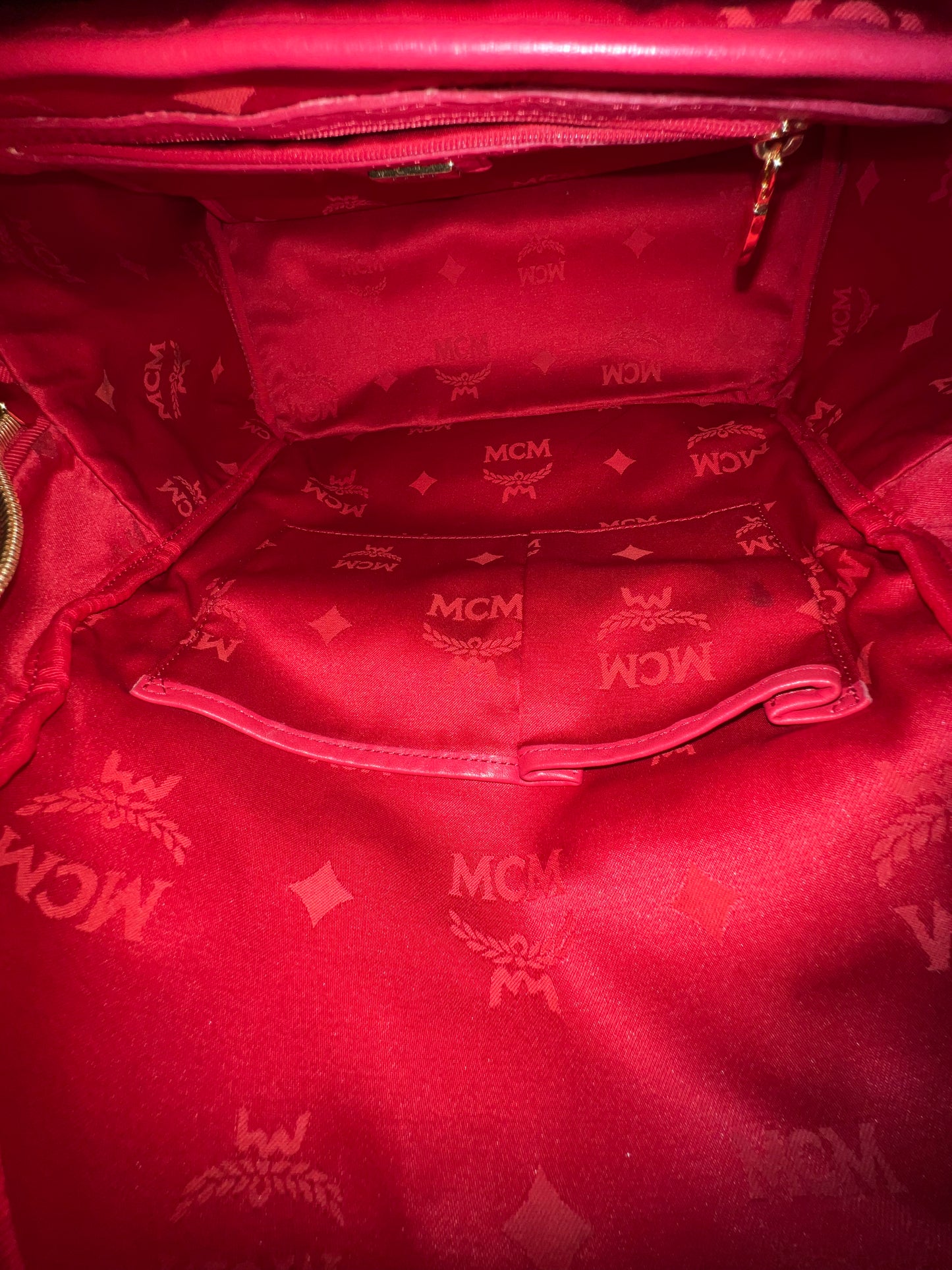 MCM RED BAGPACK LTD