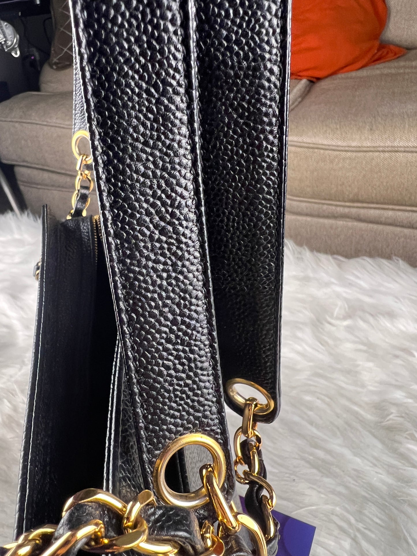 CAVIAR SHOULDER BAG