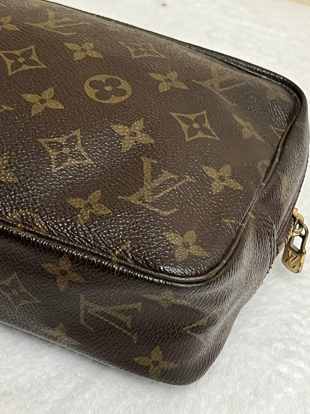 TROUSSE 23 MONO
