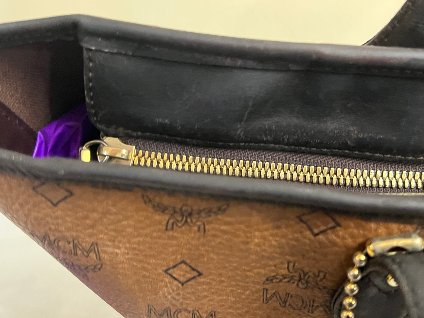 MCM CHOCO W/ BONE BLUE STRPES MM
