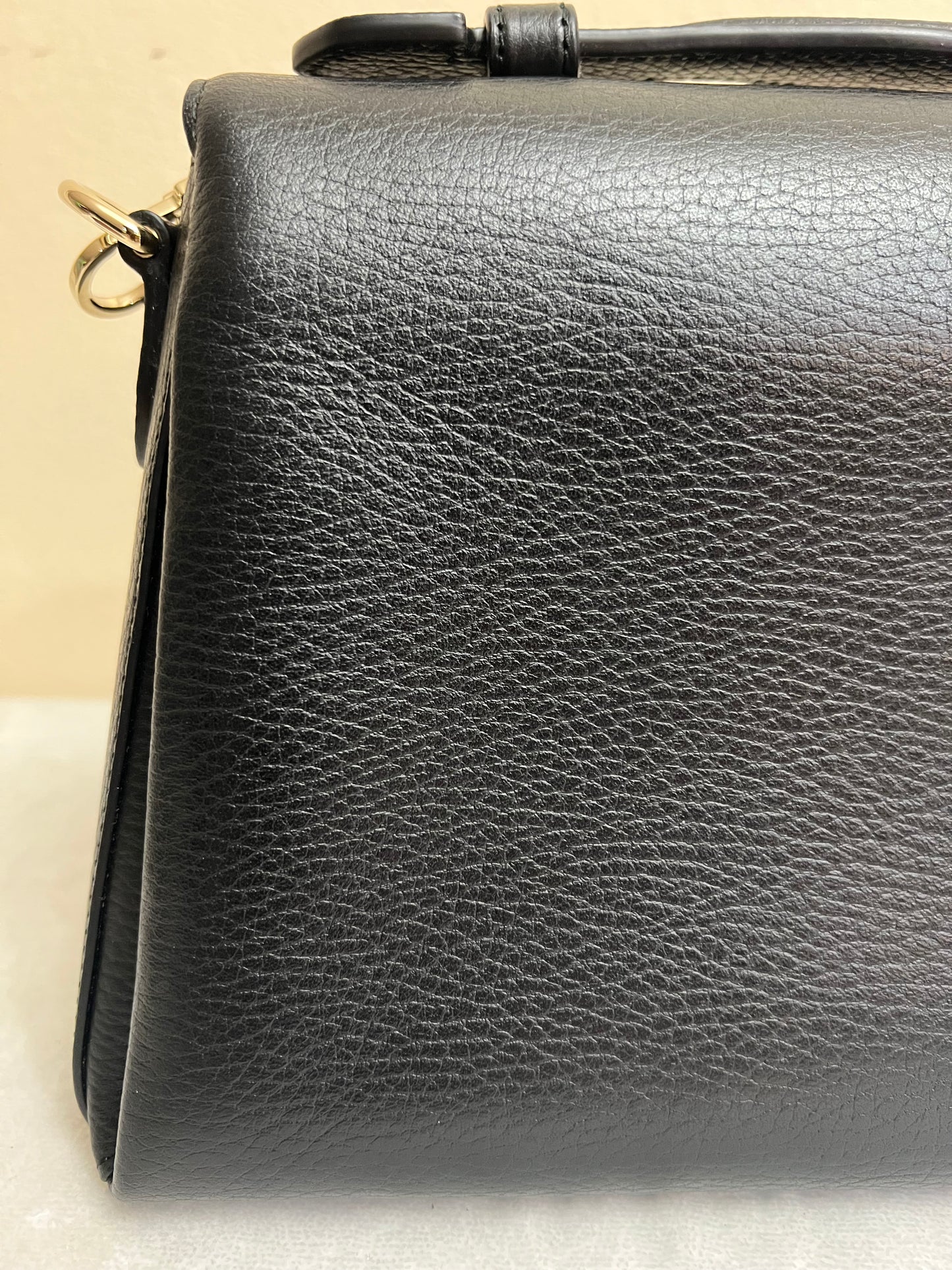 INTERLOCKING BLACK SHW 2