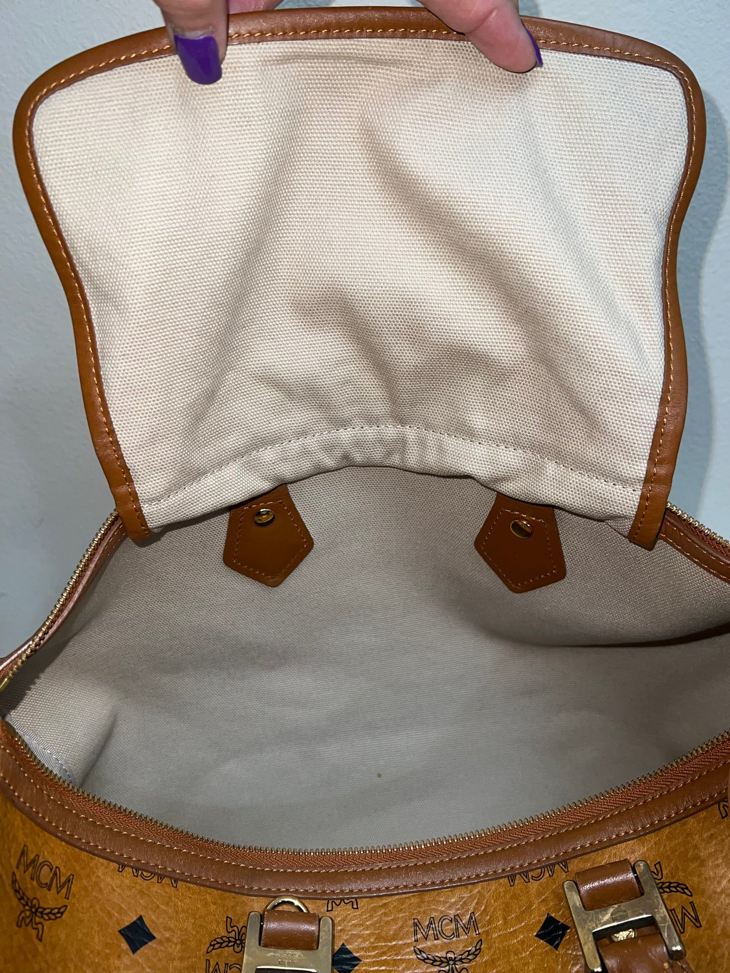 MCM DUFFLE 40 COGNAC